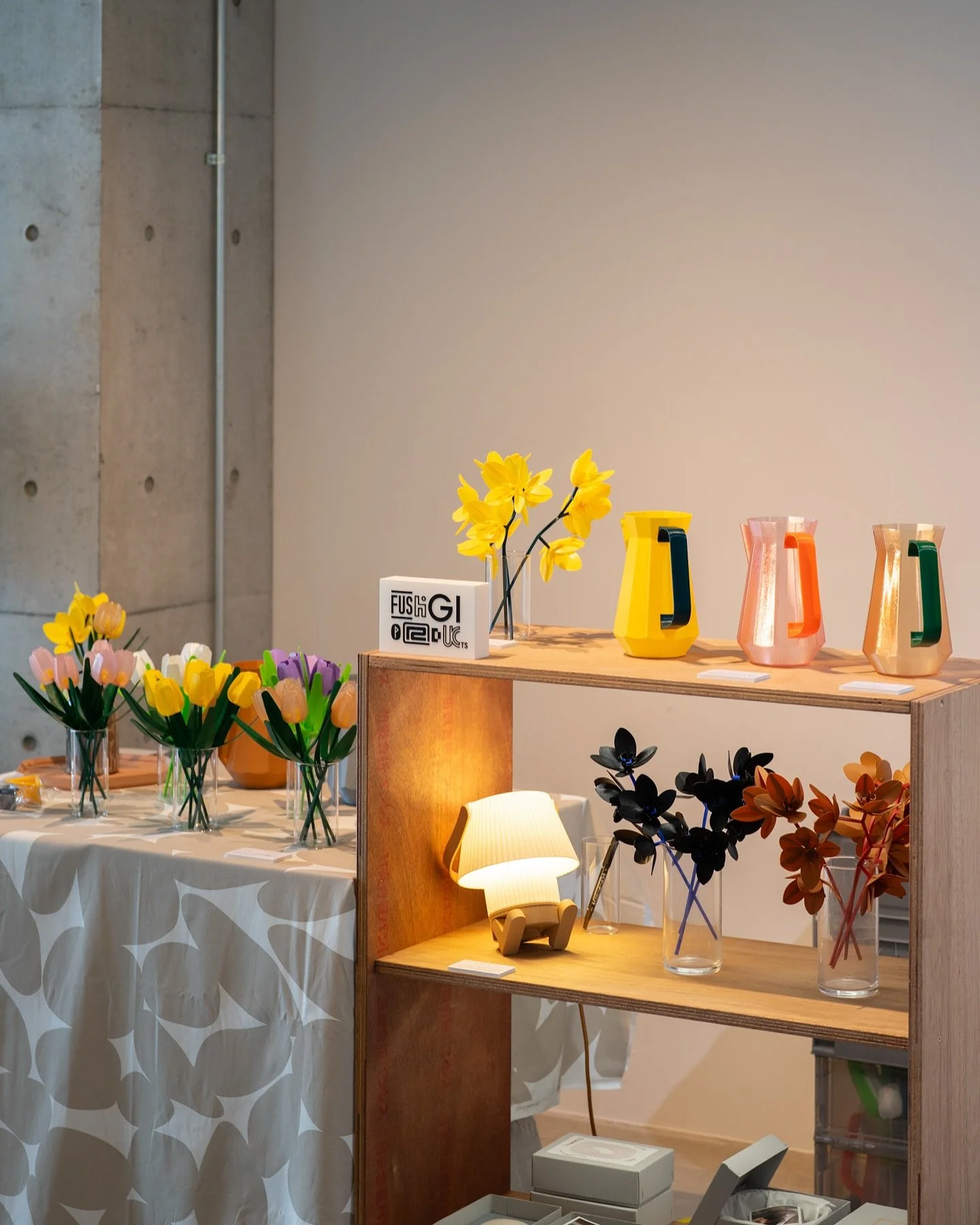 キオク的サンサク「夏祭」への出店、盛況のうちに終了しました!
外苑前のビル一棟を貸し切った大規模イベントで、出店されている参加者の方々もかっこいいブースばかりでした!
新しいお客さんとの出会いも多く、Fushigiの商品を使ってくれている方が来てくださったりと嬉しいことの多い1日でした。これで夏のイベントラッシュも一区切り。秋冬に向けて新製品を仕込んでいこうと思います。楽しみにお待ちください!