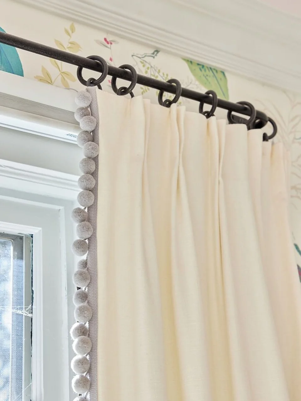 Details that blend whimsy and polish add the finishing touches to this Sleepy Hollow family home! We love this character-filled @samuelandsons trim on the drapes 🩶
 

Interior Design: @style.and.space.interiors 
Photography: @juliadags 

 
 
 
#styl