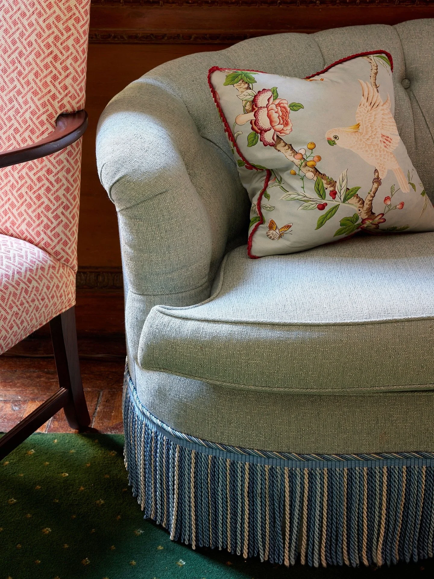 There&rsquo;s so much beauty in the layers!
 
In this corner of the Astor House, textures and trims come together with the @brunschwigfils upholstered chair and floral and bird pillow, and @thibaut_1886 fabric with @samuelandsons trim on the sofa. 
 