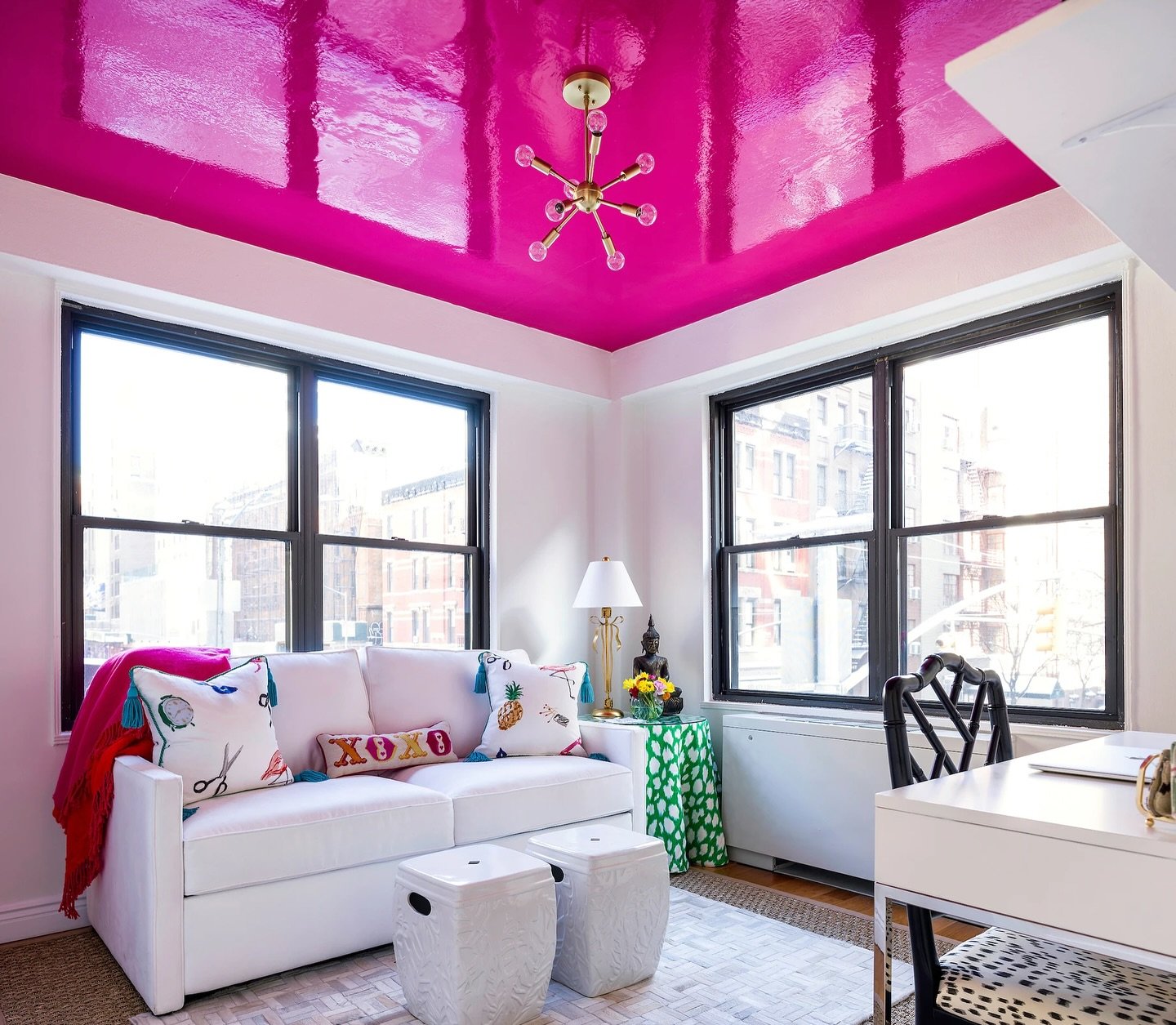 A ceiling that brings the joy. 💗

In this Carnegie Hill condo, the bright ceiling wallpaper from @kravet1918 sets the stage for layers of playful pattern and tailored texture. 
 
@katespadeny for Kravet fabrics on the drape table and pillows, a @bru