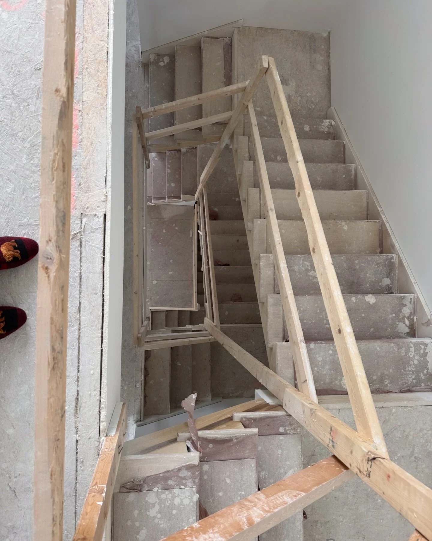Interior design behind the scenes: new construction walkthrough with our client in Sleepy Hollow! 
 
Walking the space, checking details, and making sure every decision aligns with the vision before our next phase begins. These in-between moments are