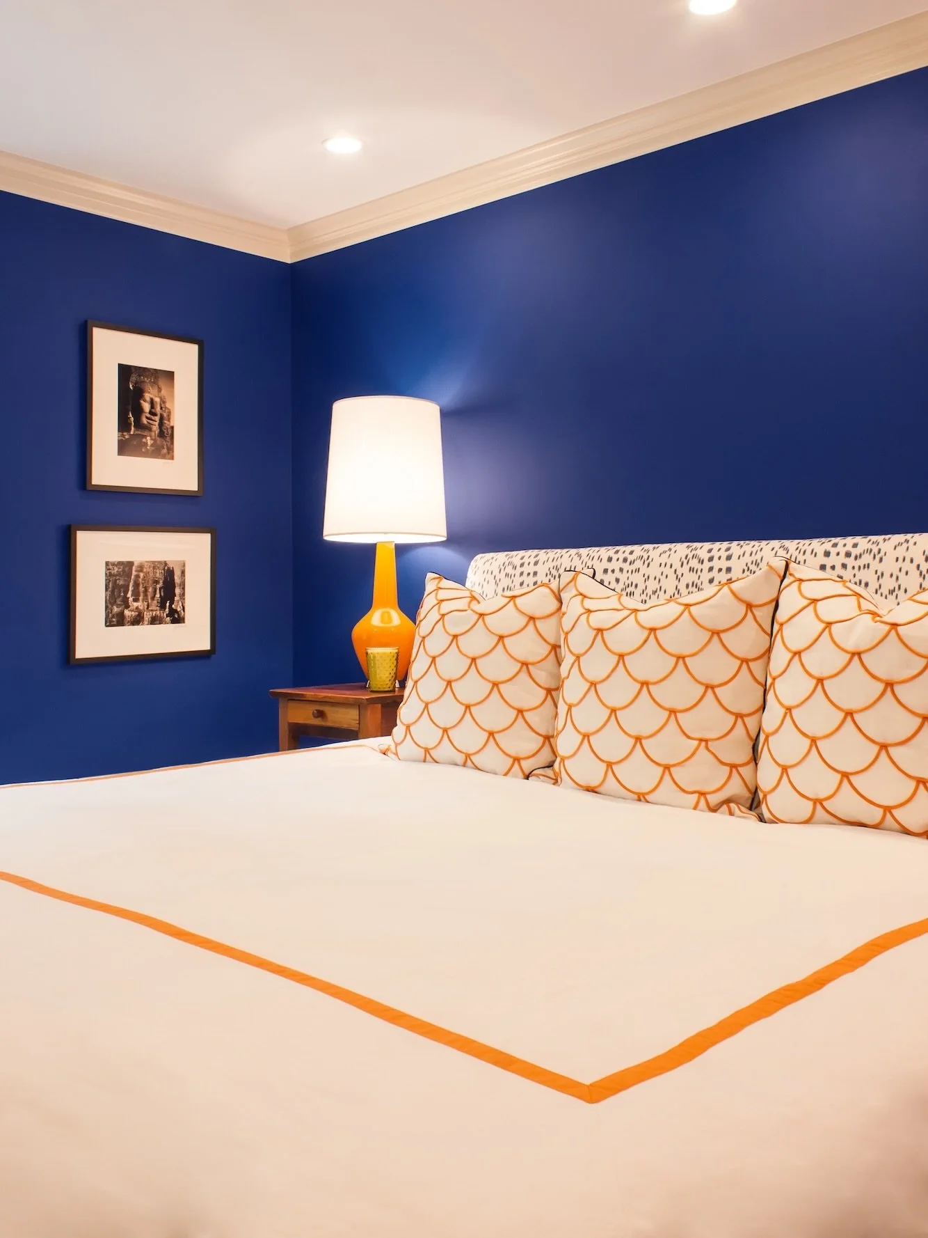 In our Seattle project, this @brunschwigfils custom upholstered headboard sets the tone with a subtle, playful pattern. We paired it with contrasting pillows in a complementary print, and love how the mix of oranges and blues feels collected, layered