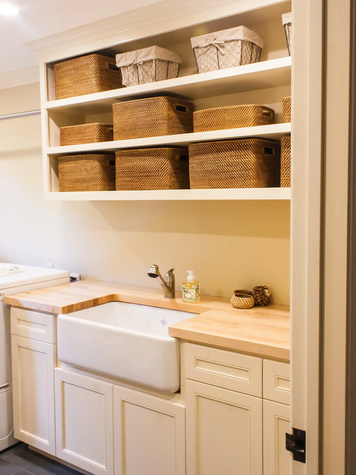 A laundry room that works just as beautifully as it looks!

I designed the custom cabinetry for this space to keep everything organized and seamless. (Utility rooms deserve thoughtful design too!) 

Paired with a classic farmhouse sink from @shawsofd