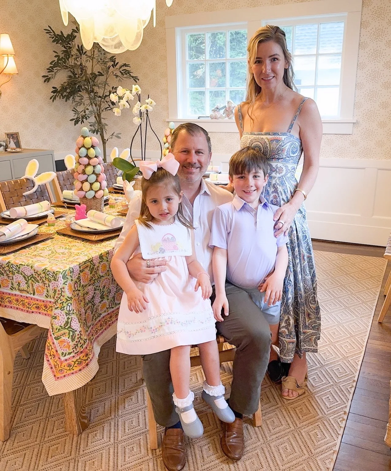 Wishing you a joyful Easter, filled with fresh blooms, gathered tables, and time spent with the people who make your house feel like home! 🤍
 

 
Tablescape details:
@serenaandlily table
@merimeriparty accessories
@casparistyle chargers
@hadleypotte