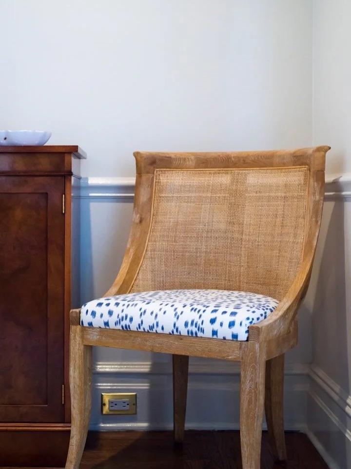 Small details can shift the whole feel of a space. 
 
In this NYC family apartment, we gave these iconic @villaandhouse dining chairs a fresh update with @brunschwigfils Les Touches fabric - echoing the blue ceiling and adding just the right amount o