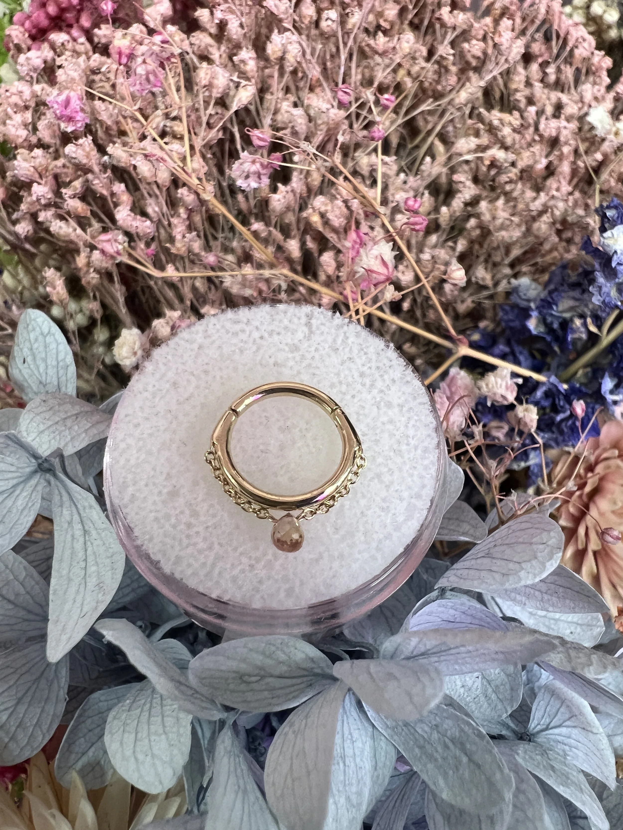 stoned chained ring yg.jpeg