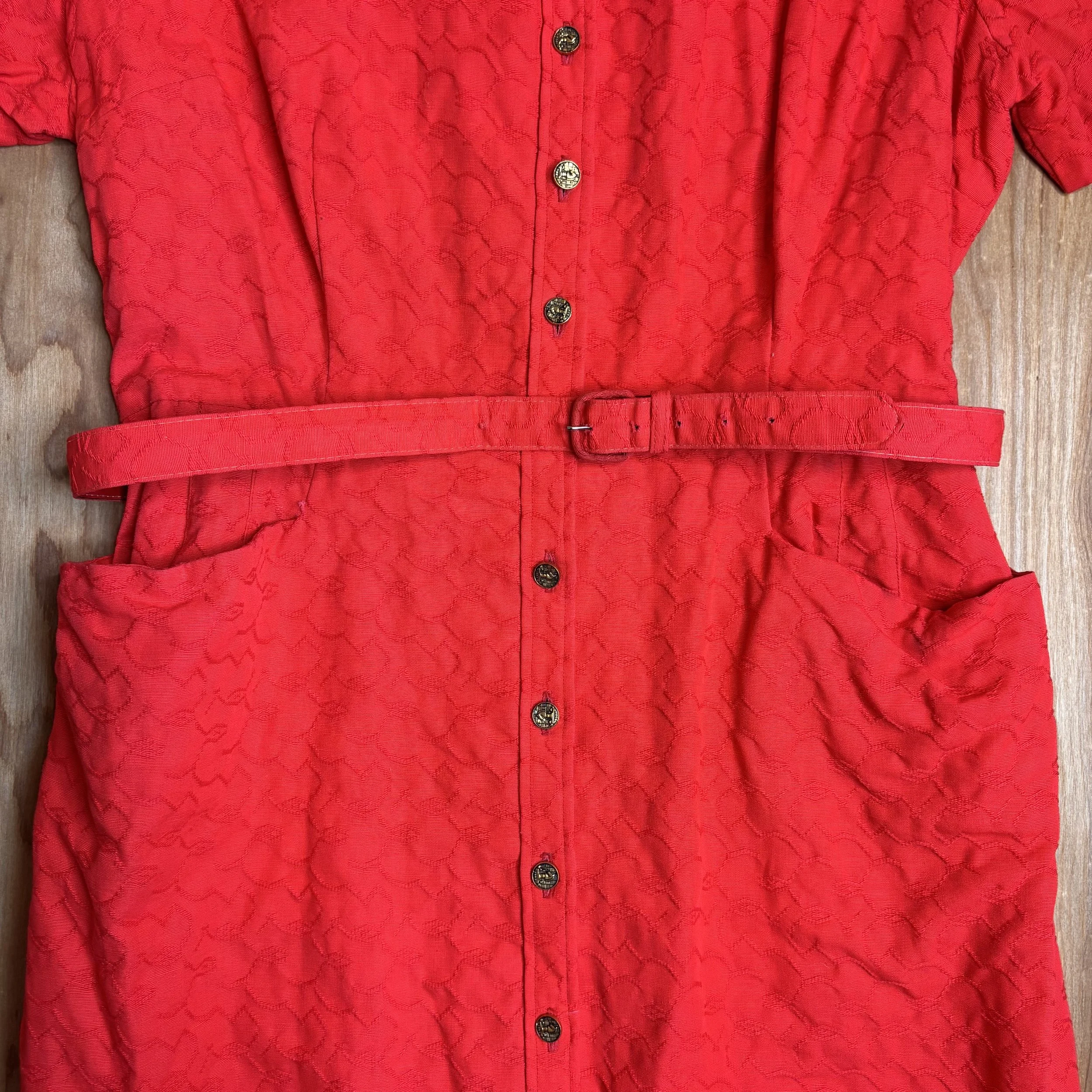 Detail of fabric belt and gathered hip pockets