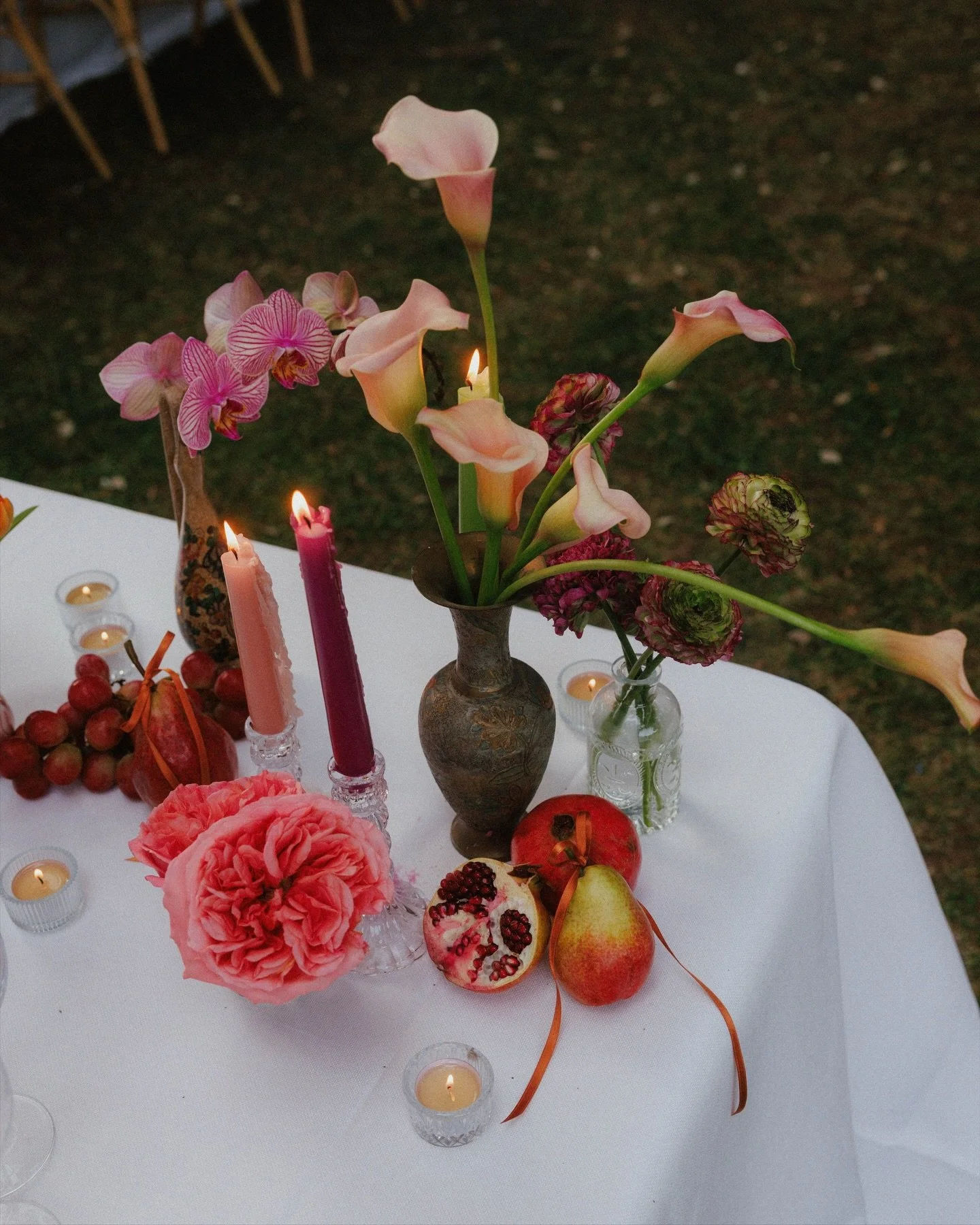 An ode to late summer: sculptural blooms, glowing candlelight, and fruit-rich textures in warm seasonal tones. Romantic, artful floral design for destination weddings, where every detail feels considered, organic, and effortlessly elegant.

#romantic