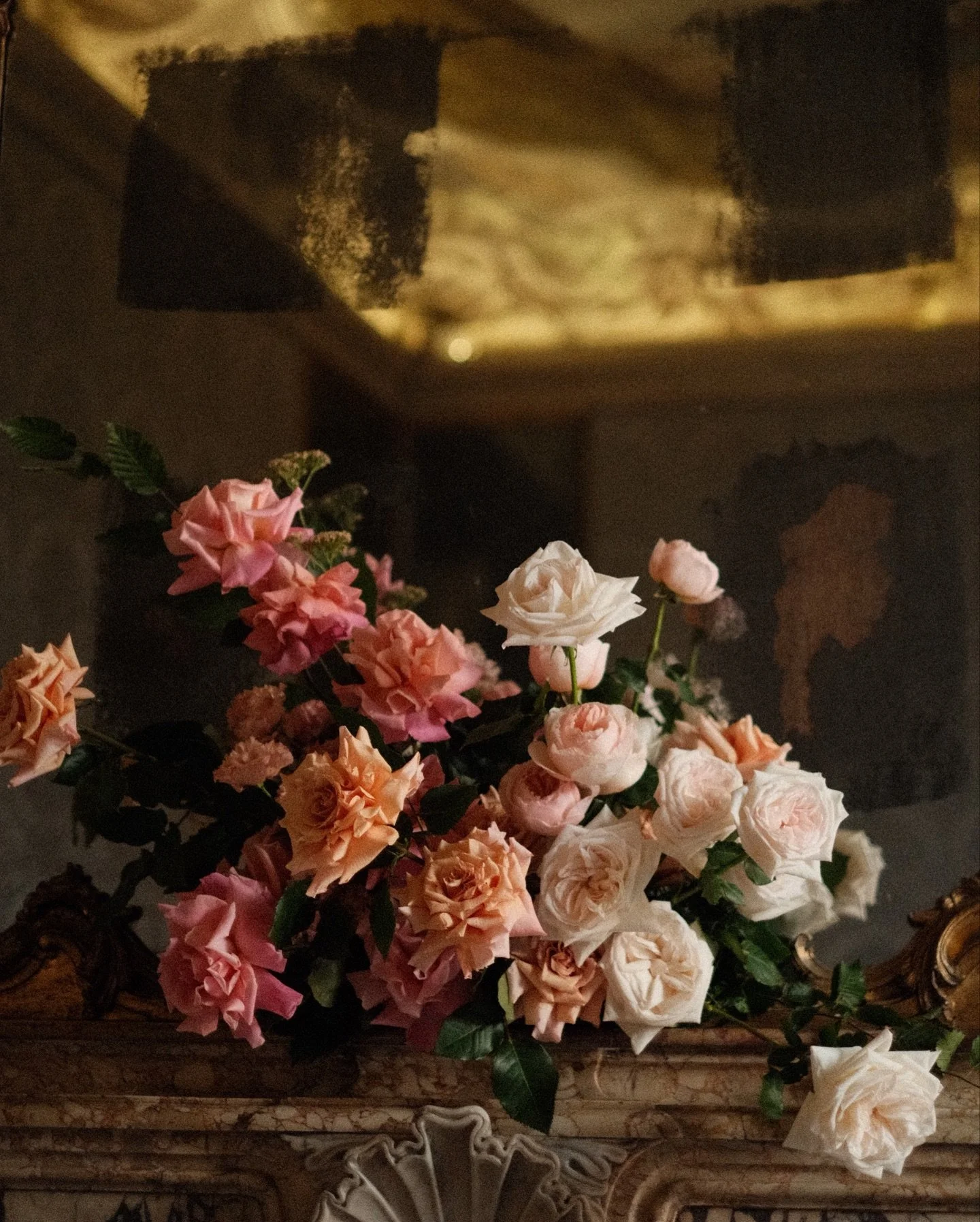 Hints of floral romance amongst the splendour of @aman_venice 

Planning by @houseofkirschner
Florals by @nomadic.bloom

#weddingflowers #weddingflorals #weddingflorist #destinationwedding #elopement #proposal #italywedding #destinationweddingitaly #