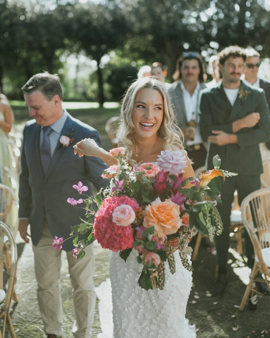 I love to create bouquets that are a reflection of the brides who carry them. So it goes without saying that Libby&rsquo;s bouquet had to be fun, bright, summery and larger than life - sunshine in flower form, like our beautiful Libby 🌸🧡🌞

Photogr