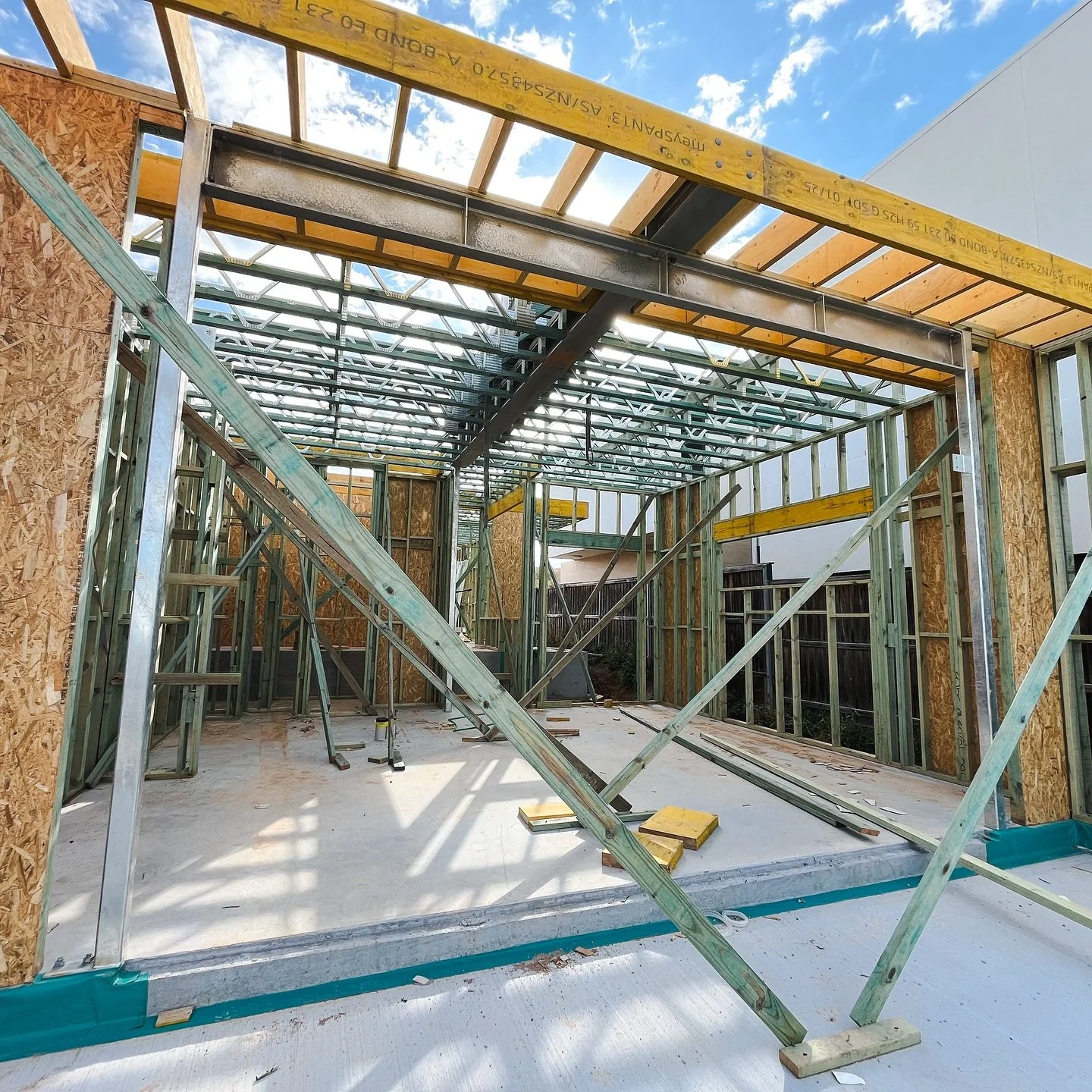 Catarina Project Update: Things are starting to take shape!

1. Due to the slope of the site, the first few townhouses have a step down at the back into the open plan kitchen/living/dining area - resulting in ceilings that are an epic 4.3m high!
2. I