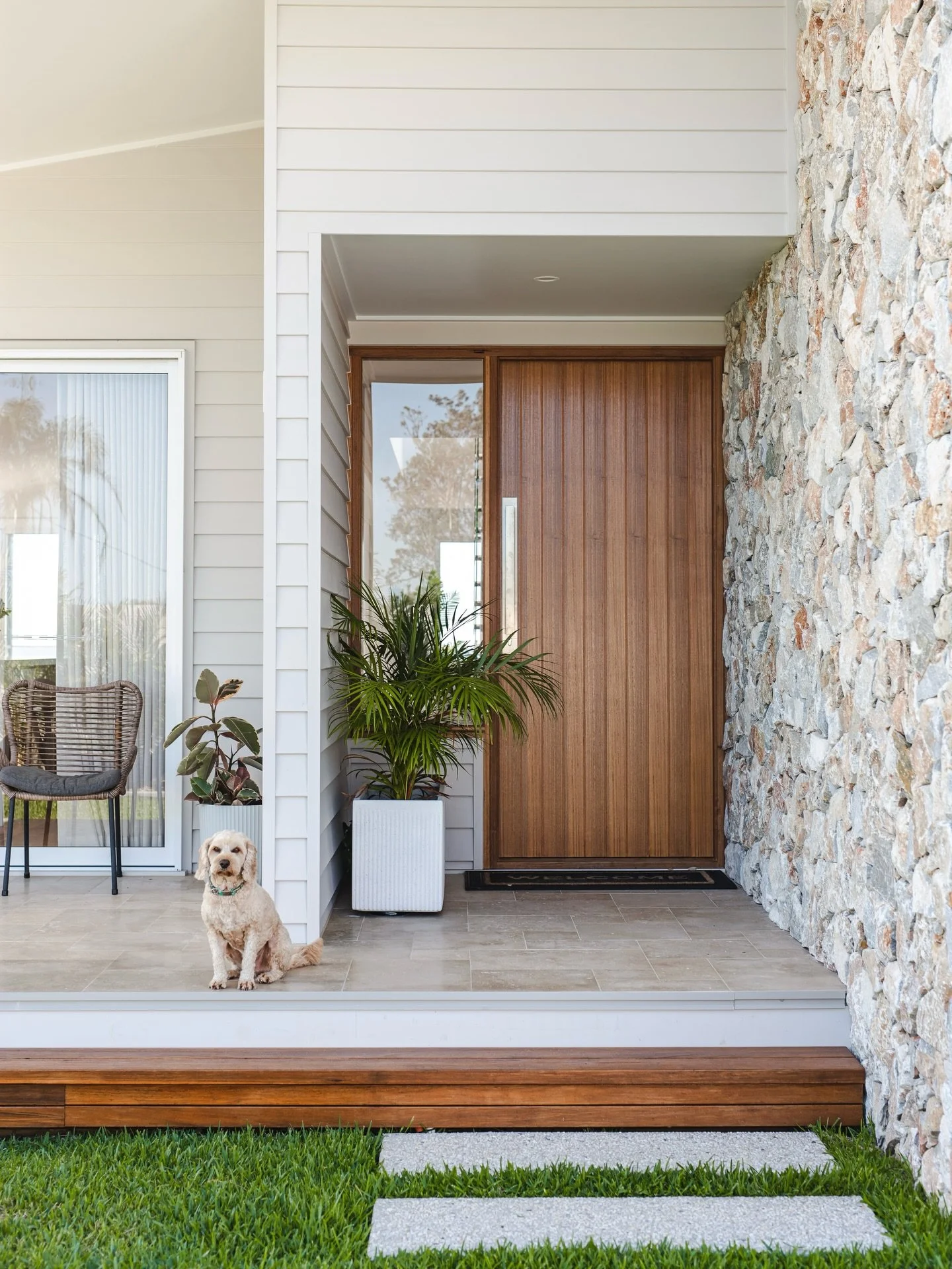 What&rsquo;s better than a stunning front entry? 

One with an adorable pup waiting for you!
