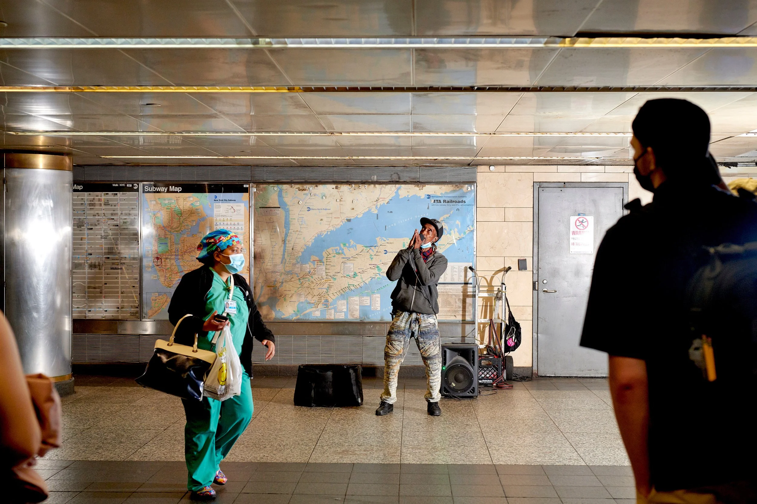 060321_NYT_SUBWAYMUSIC_690.JPG