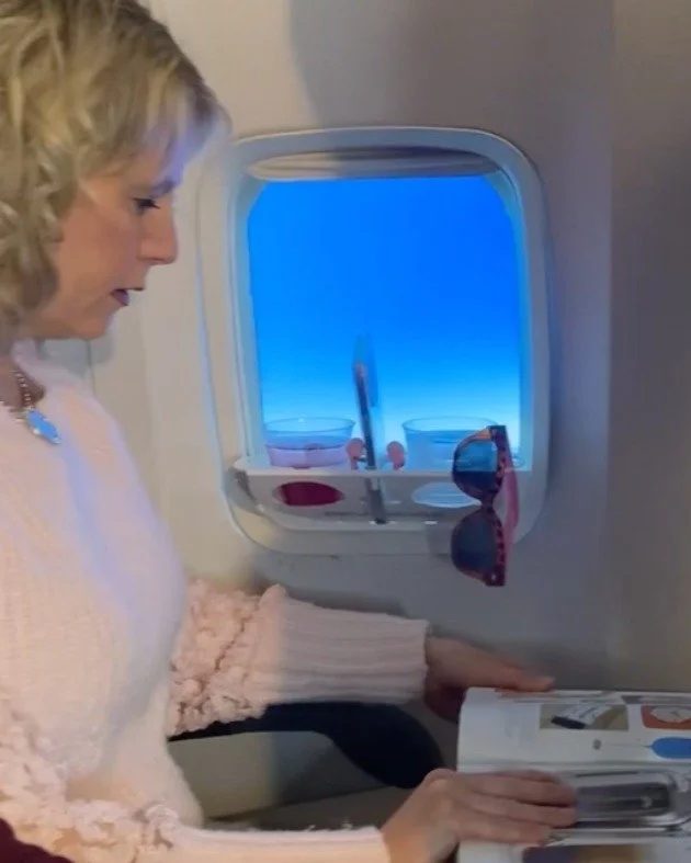 Whether you&rsquo;re catching up on emails or catching up on your reading, BevLedge has got you covered!  Is it jst us, or is the window seat actually the best seat in the house now? 🥛📖
-
-
-
-
-
-
-
#TravelHacks #WindowSeat #AirplaneEssentials #Tr