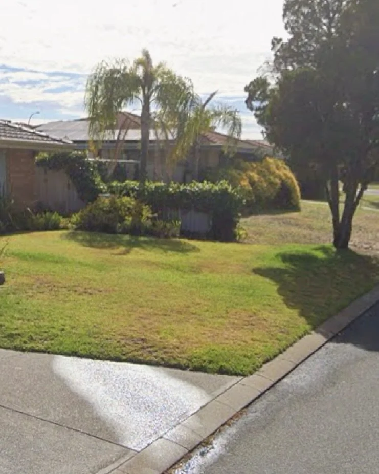 Swipe to see how far this front lawn has come&hellip; 
Turned into the best on the street! 🌱🍃

If you want to get your lawn looking lush and green, send us a message. Servicing Dayton, Brabham, Caversham, Beechboro and surrounding suburbs. 

#lawn 