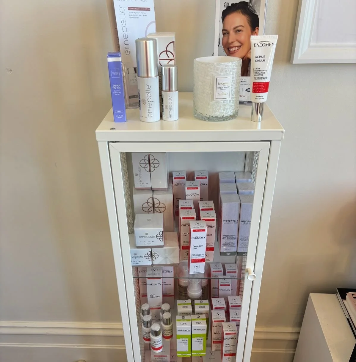 WHY DO I NEED COSMECEUTICAL SKINCARE??

Cosmeceutical skincare works at a cellular level, and is often derived from science and research. They penetrate deeper, improving skin health and leading to long lasting changes. 

The quality of the ingredien