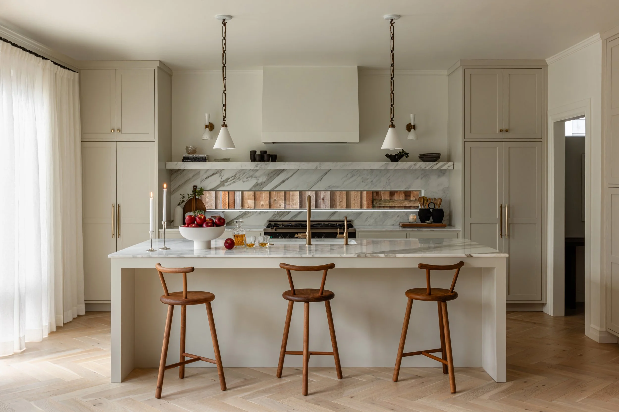 Warm wood kitchen designed by Studio Kaye