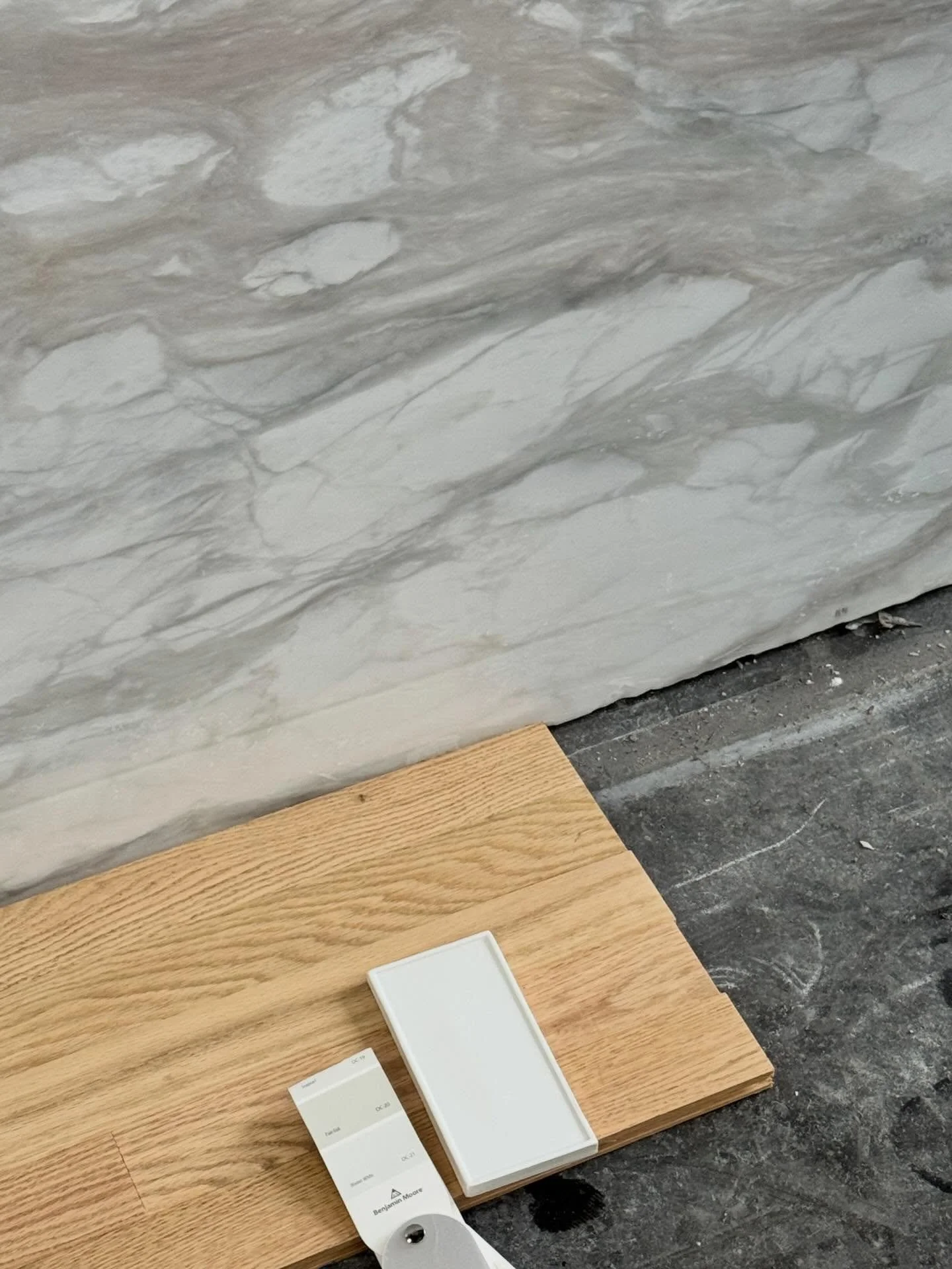 Phase 2 with our clients in Ridgefield. This beautiful slab from @elemaroregon was our guiding light through all our selections. 🩵