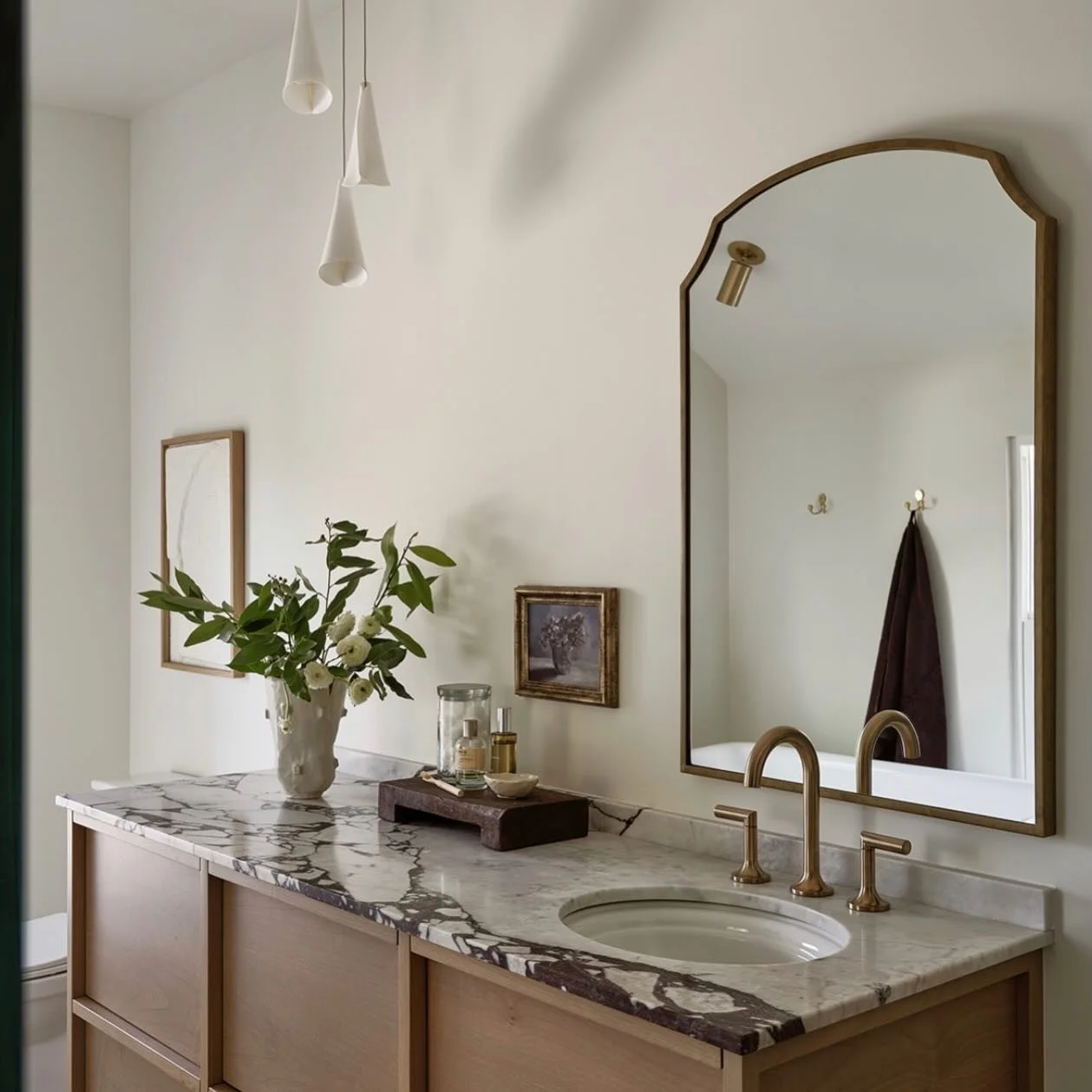 A quick glance at a really special guest bathroom. 

GC: @project360constructioninc 
Photography: @lukeandmalloryspaces
