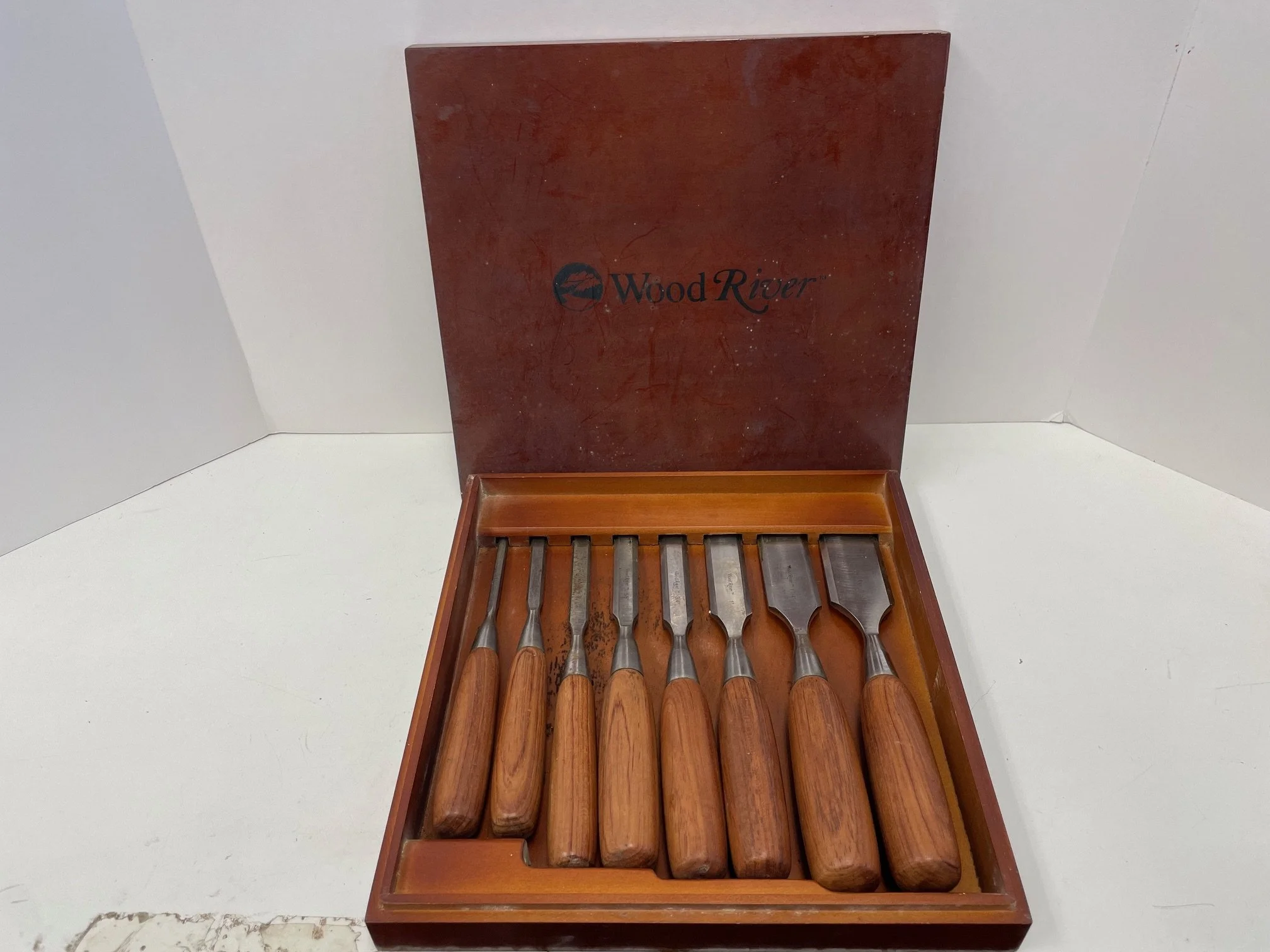 Wood River Nice Set of 8 Vintage Woodworkers Chisels, 1/4' up to 1-1/2" &amp; Box $90.00