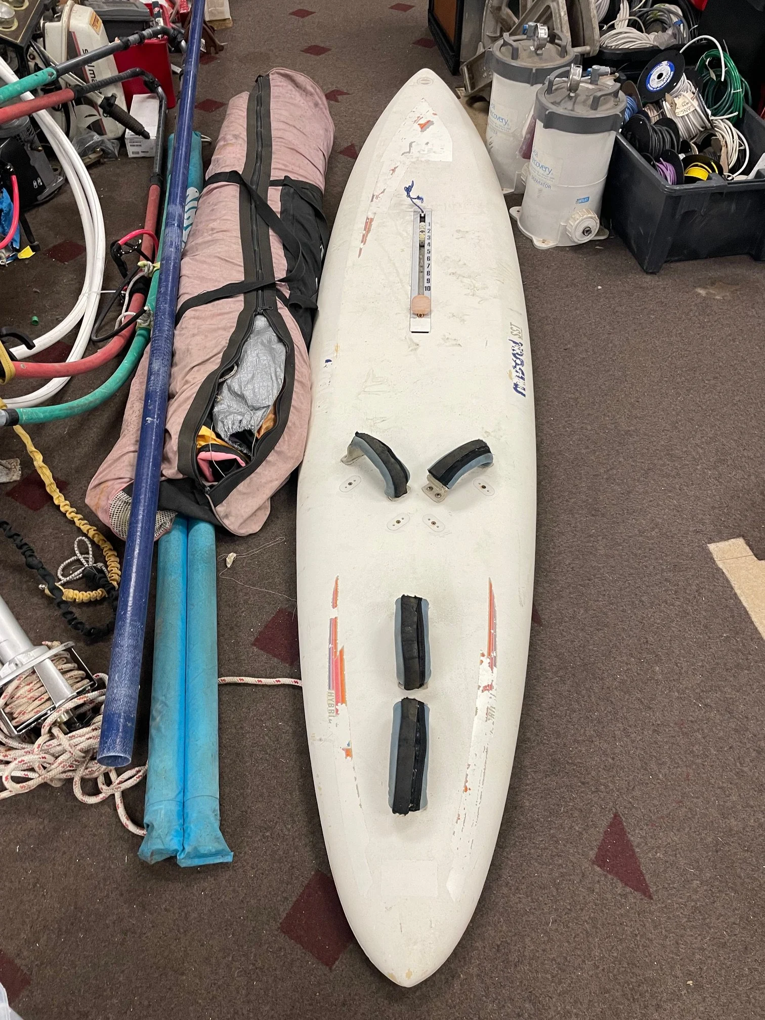 Mistral SST 10.5 Windsurfer 2 masts,2 booms 3 sails $200.00