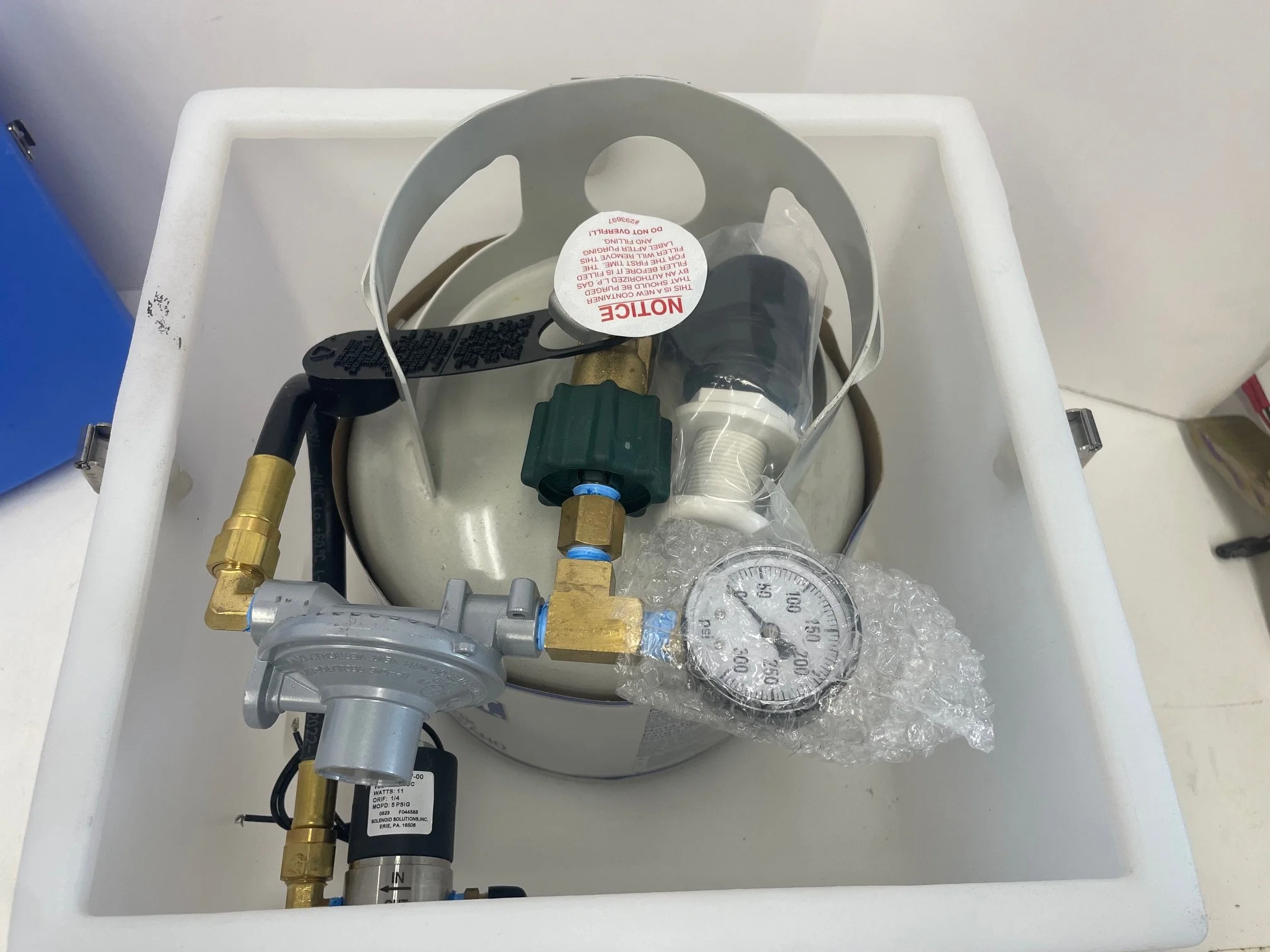 RL93268 REAL 4.25# 1 Gallon Propane Tank Locker Kit by Sure Marine New $650.00 