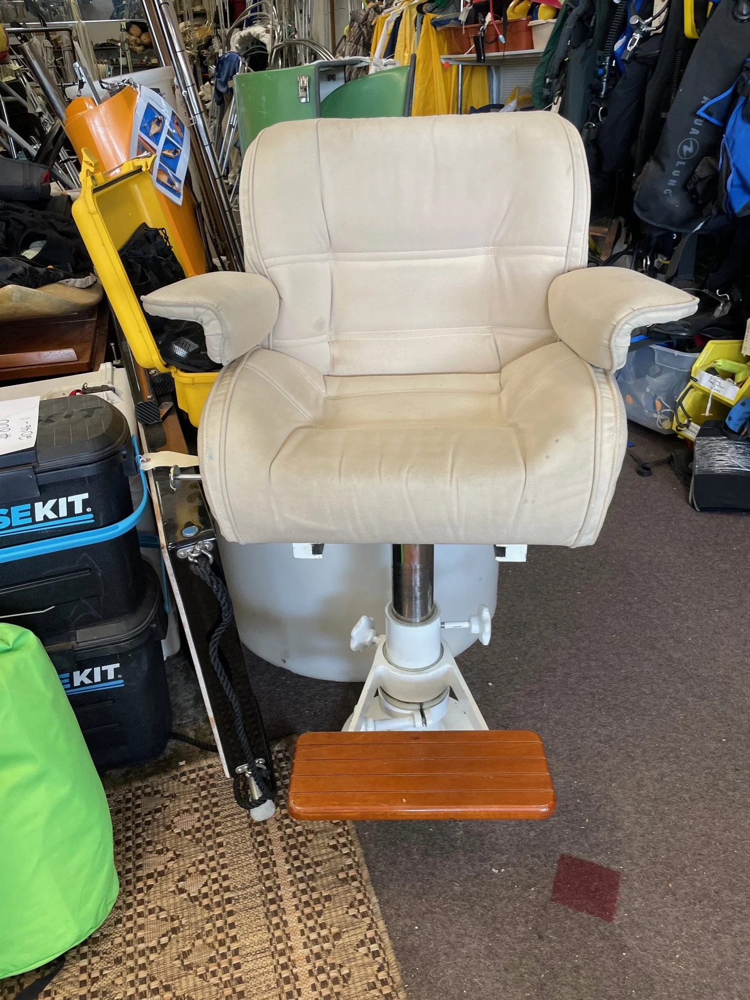 captseat2.jpg