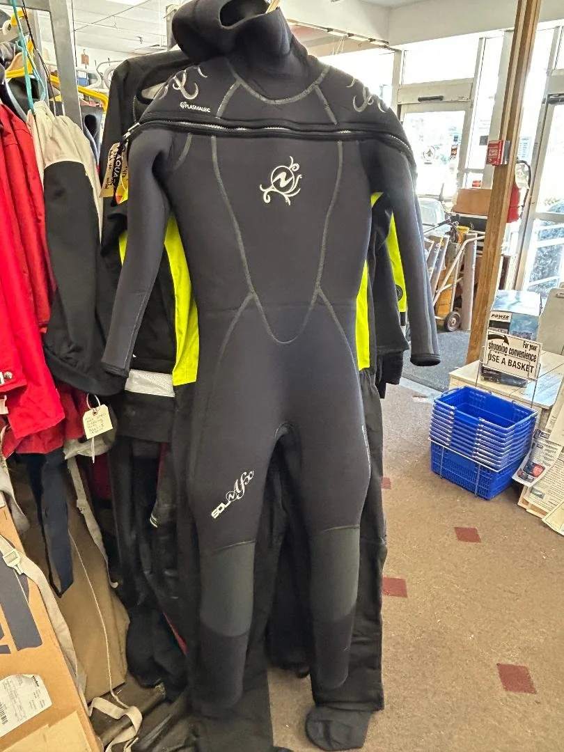 Aqualung Solafx hooded semi-dry wetsuit 8.7 mm size 14  $400