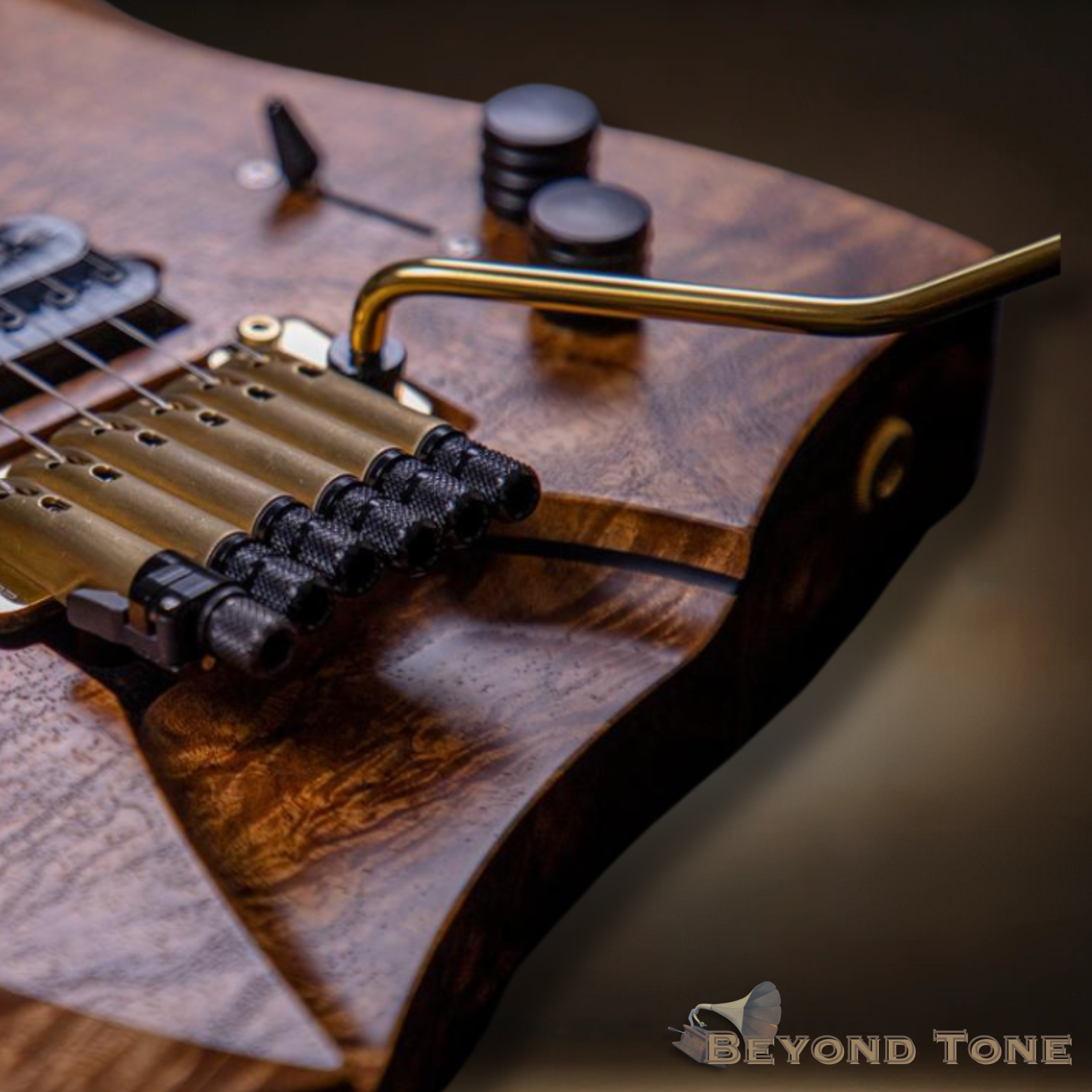 Lowden Fiddleback (5).png