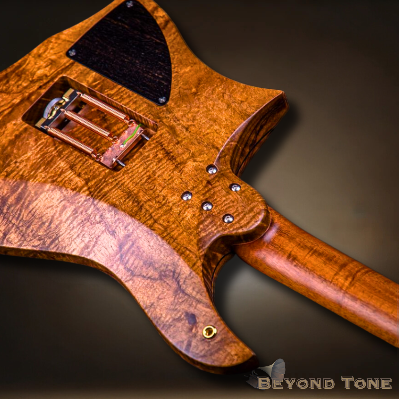 Lowden Fiddleback (3).png