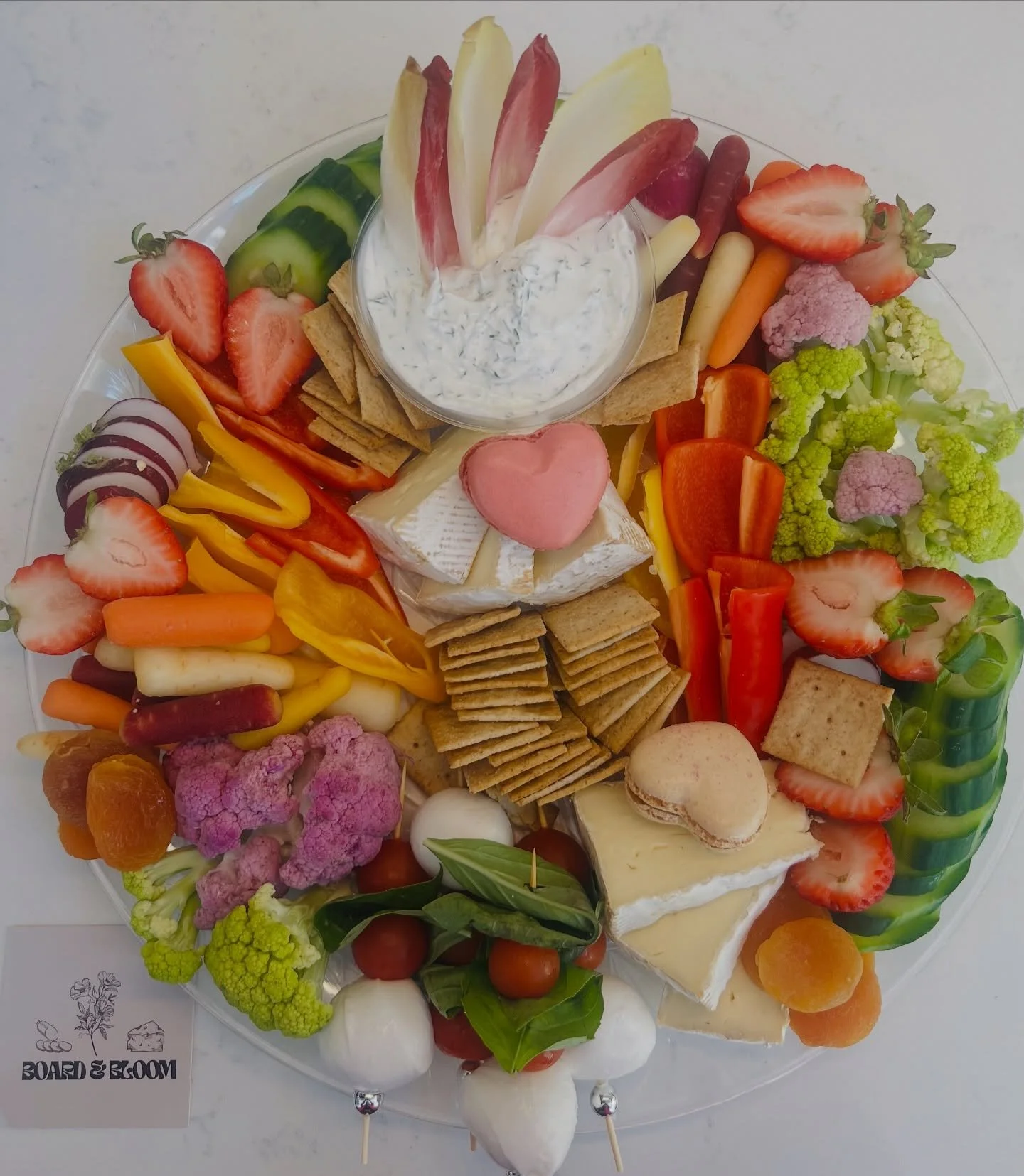 A Crudit&eacute; &amp; Charcuterie had a baby 🫜🧀&bull;
#sfbayarea
#bayareaevents
#bayareaweddings
#sfwedding
#eventcatering