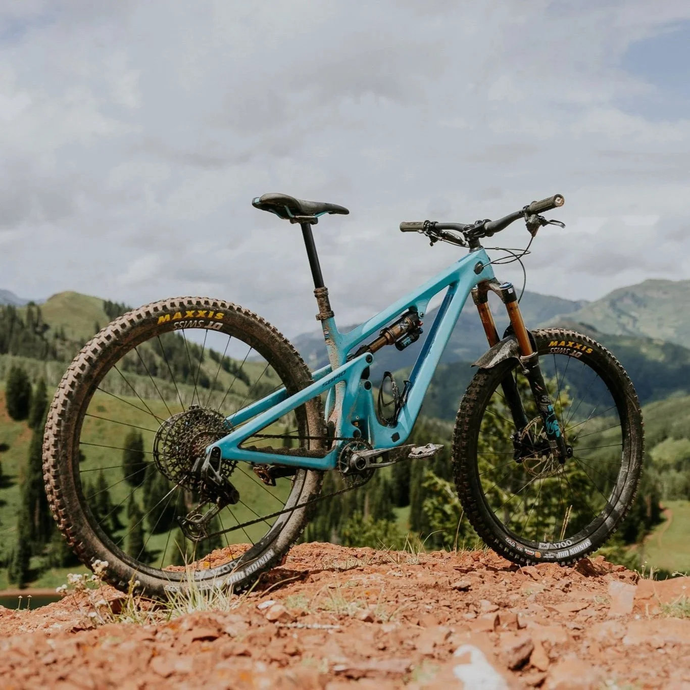 Photo of Yeti SB 135 on rock with view from the Wasatch Crest trail