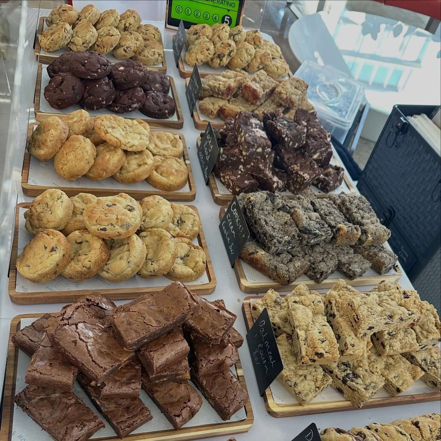 One week to go until the next @pop.up.and market @wimbledonquarter and its competition time again!!

Win a box of 6 delicious home baked treats of your choice from the Blue House Bakery stand at the pop up market in Wimbledon Quarter on Saturday 28th