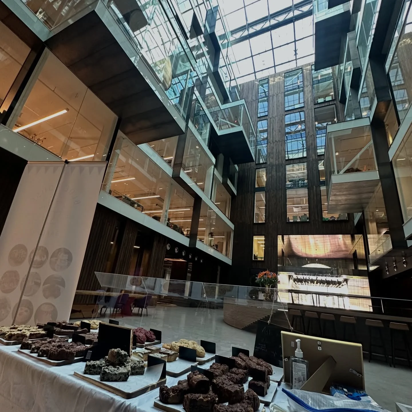 Lovely sunny atrium for today&rsquo;s pop up @alphabeta1418 ☀️

@vendorbookinguk