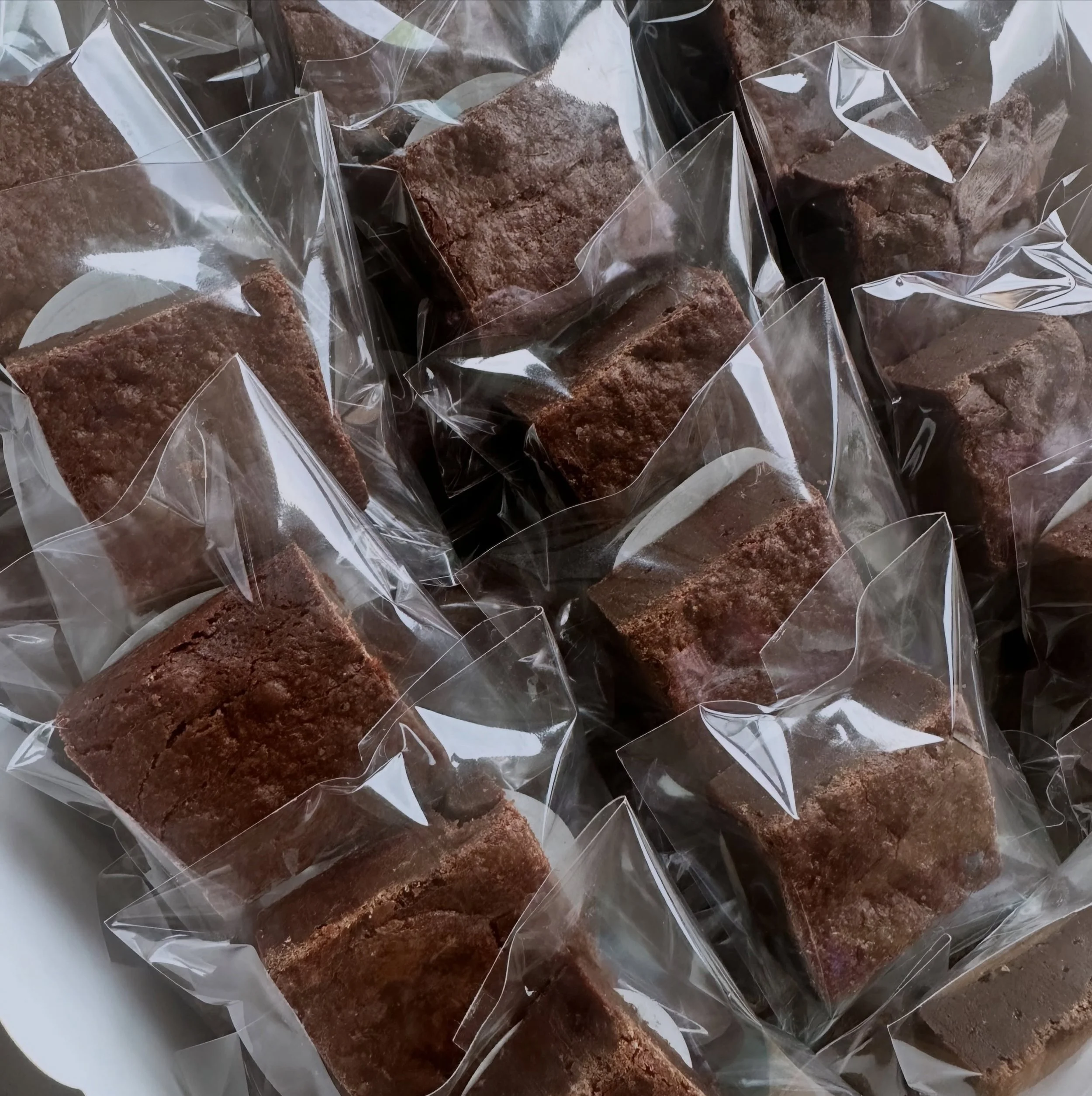 50 individually wrapped brownies ready to go for tomorrow&rsquo;s client 🤩 

#corporateclient #brownies #celebration #homebaker