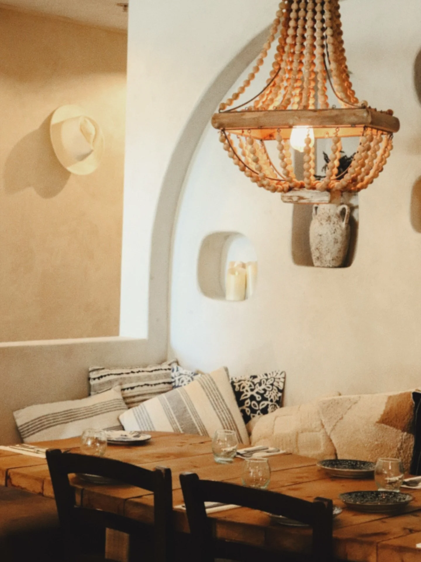 Easy lakeside lunches, sunset drinks, and Mediterranean flavours to share.

Open daily from 12pm.