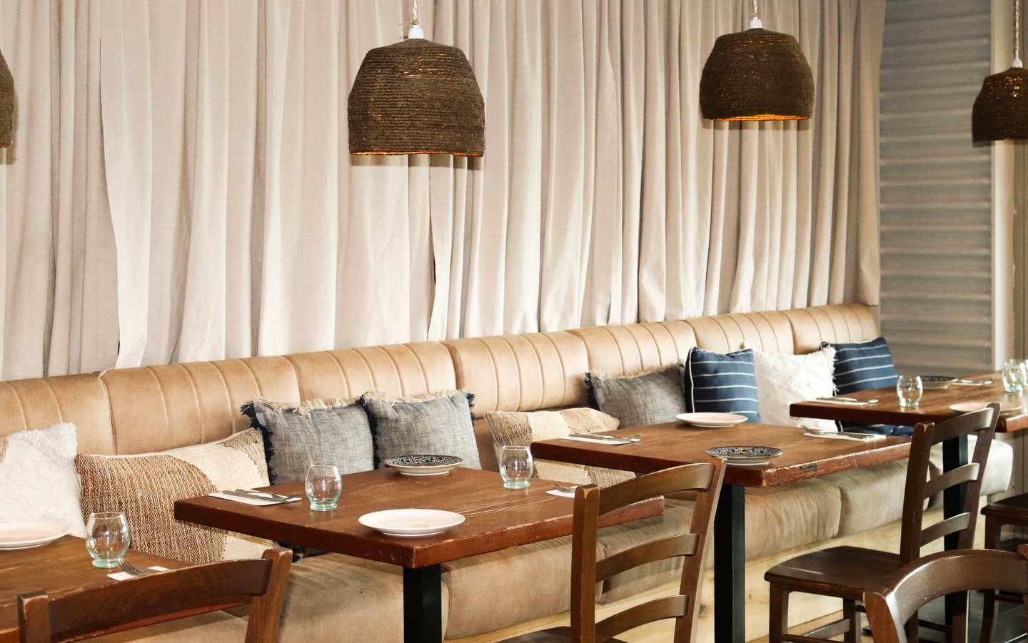 Sofi is your midday escape, fresh, vibrant, and made to share. Come join us for lunch, your table by the lake is waiting 🌿
Walk in or book now and taste the Mediterranean.