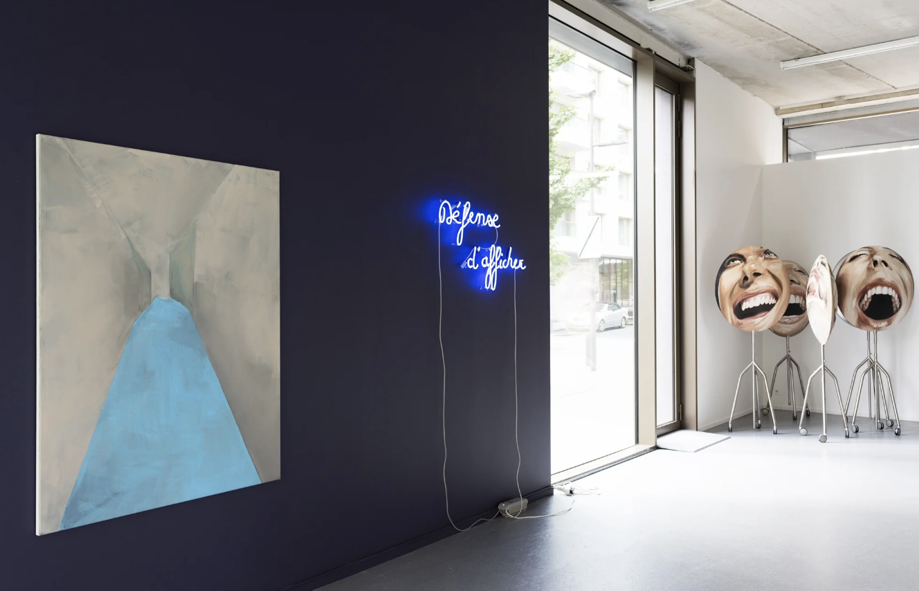 Lheure Bleu Plus One Gallery.png