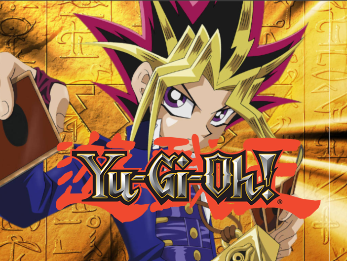 Image de Yugi Muto, personnage principal de Yu-Gi-Oh!, tenant un duel disque, avec le logo du jeu au premier plan. Fond doré avec des symboles égyptiens.