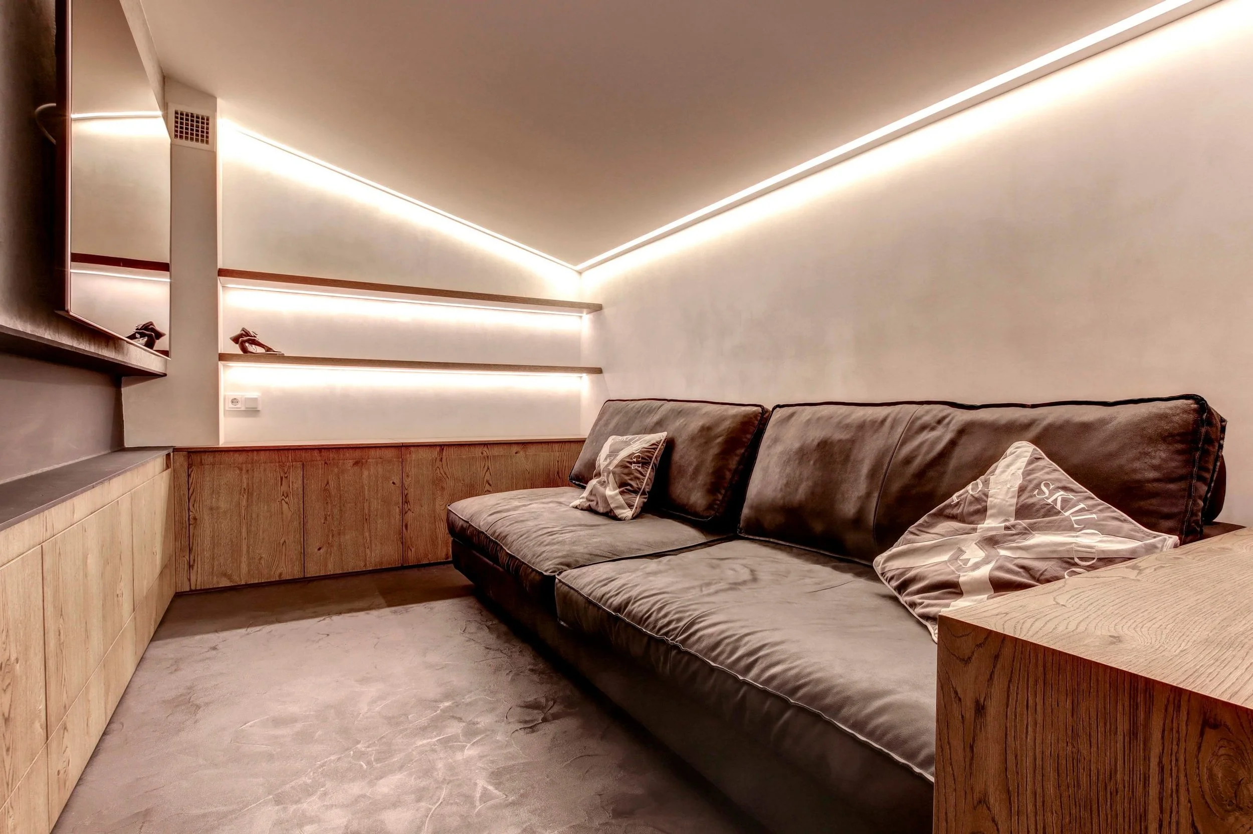 Studio 8_06_2560x1705.JPG