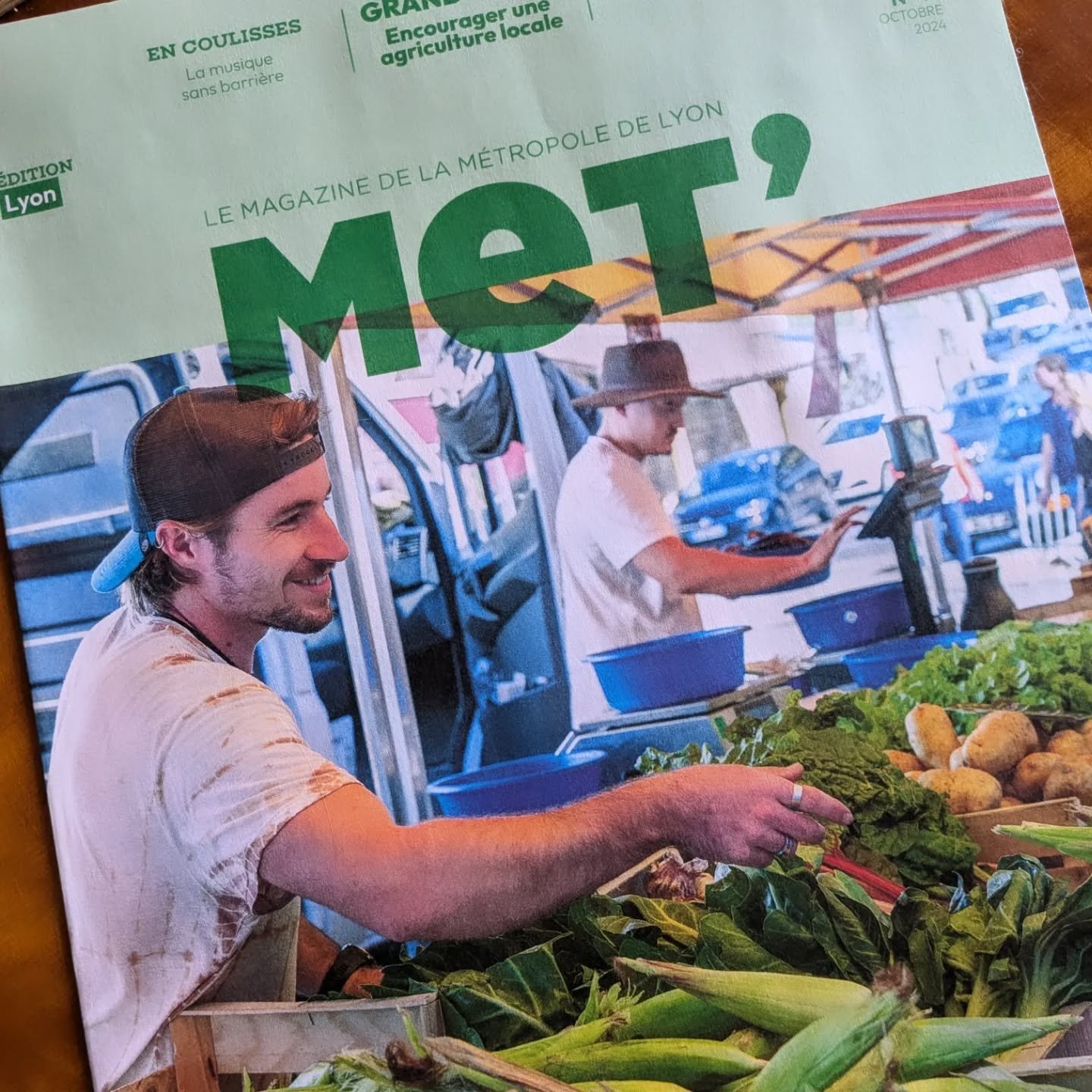 En vedette sur la couverture du magazine de la M&eacute;tropole ! Honor&eacute;s que la Ferme de Lyon soit repr&eacute;sent&eacute;e dans cet article, qui met en avant une agriculture urbaine, saine, locale et &eacute;cologique au service des Lyonnai