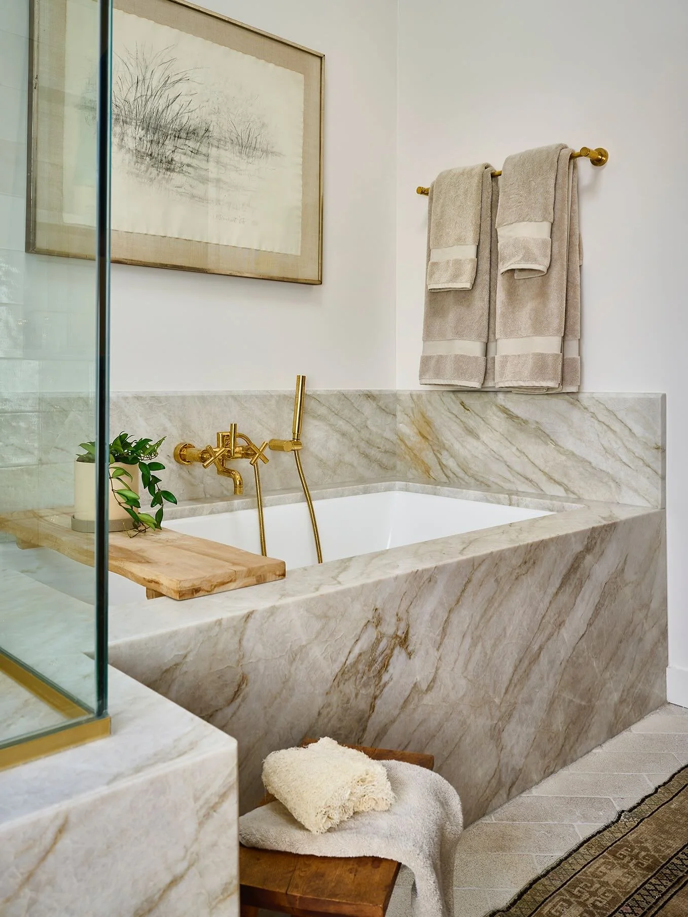 Reinventing spaces that set the rhythm of home. (Swipe for the before.)

photography: @mm_photo_inc
stylist: @elissabenziestyle