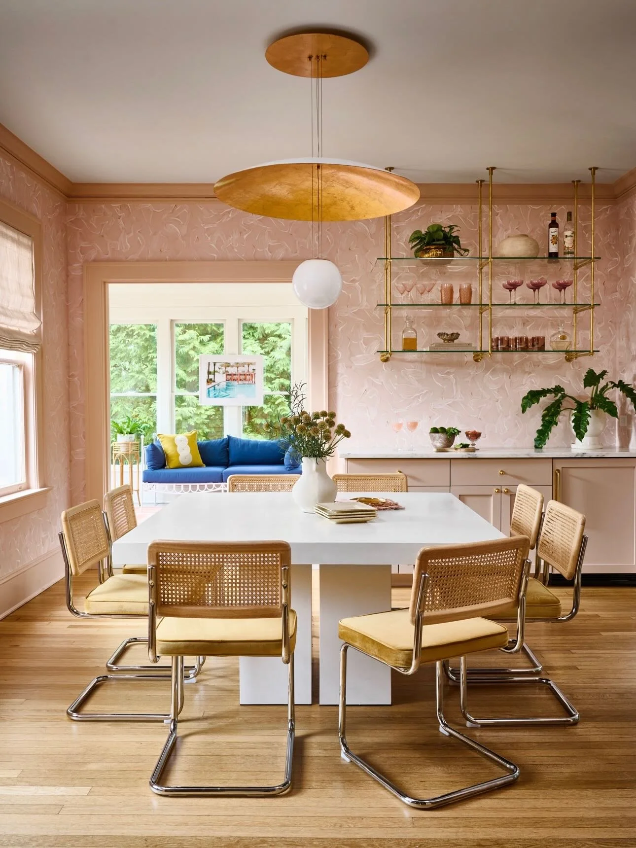 Thoughtful millwork. Vintage brass. An unexpected moment. Our kind of Valentine. 

photography: @mm_photo_inc
stylist: @sarahblackmanstyle