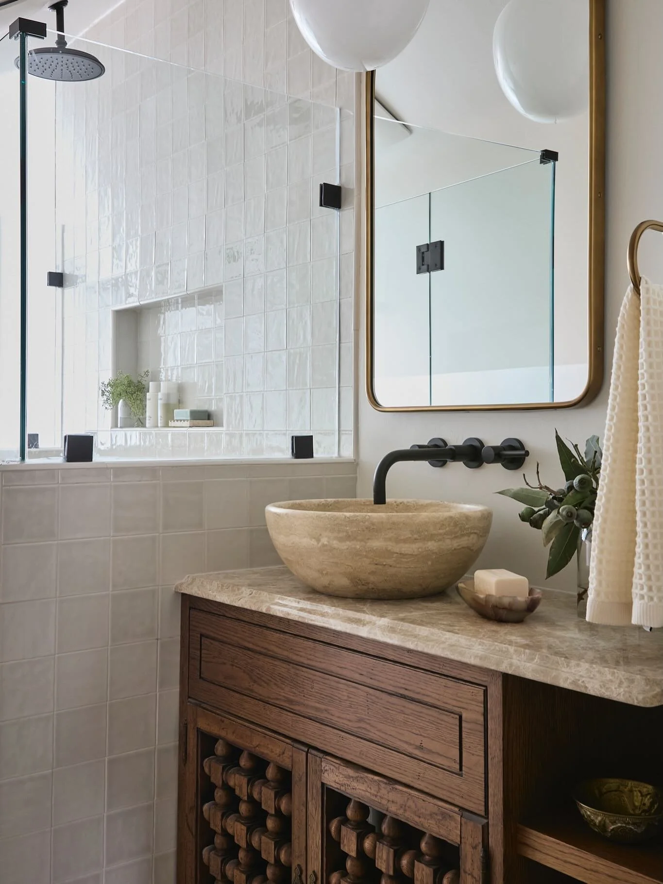 A challenging roofline never stopped us. &rarr; before.

photography: @elliottfuerniss_photo