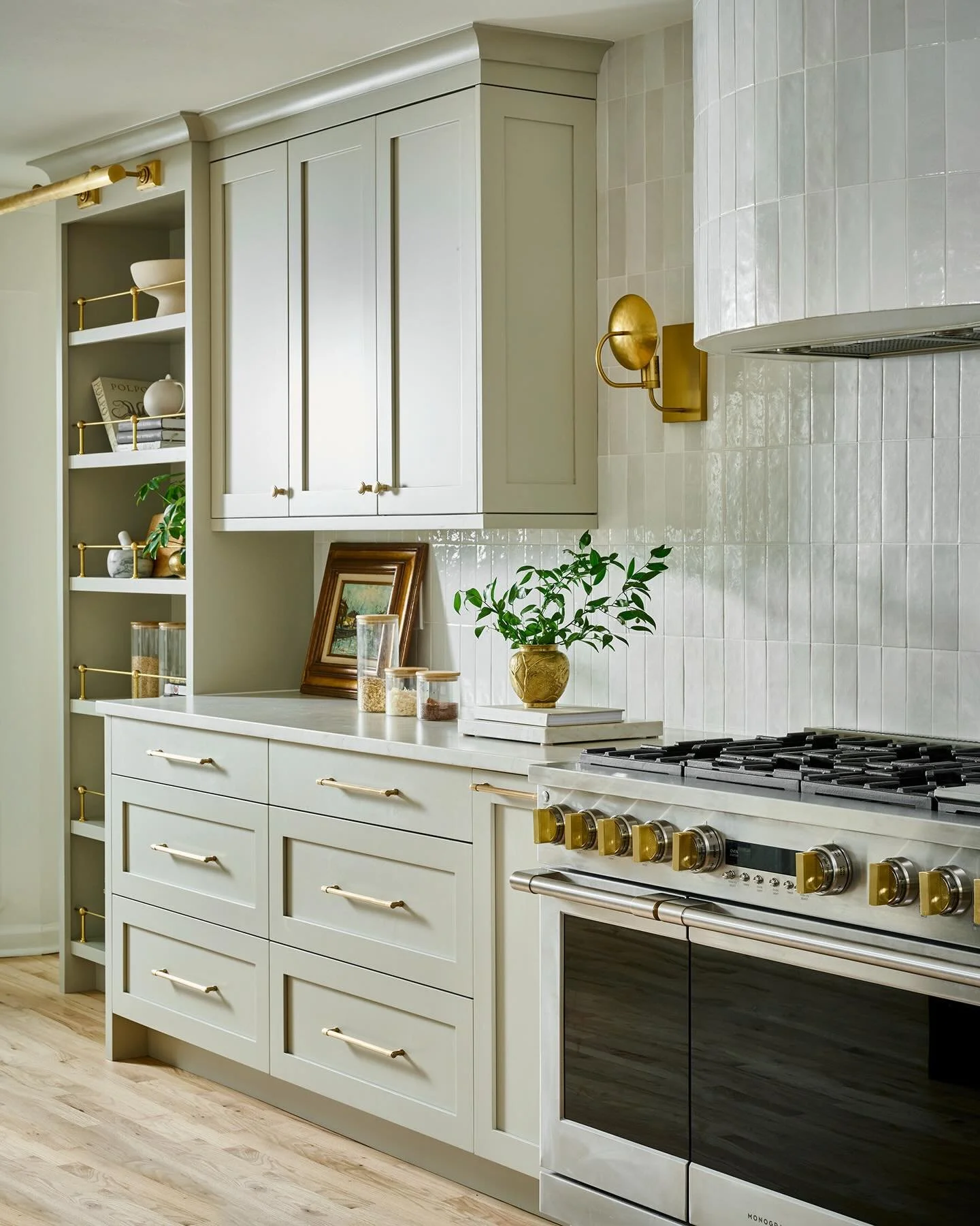 We design kitchens with ritual in mind. Kitchens should do more than simply function well. They should shape how people gather, connect, and live every day.

photography: @mm_photo_inc