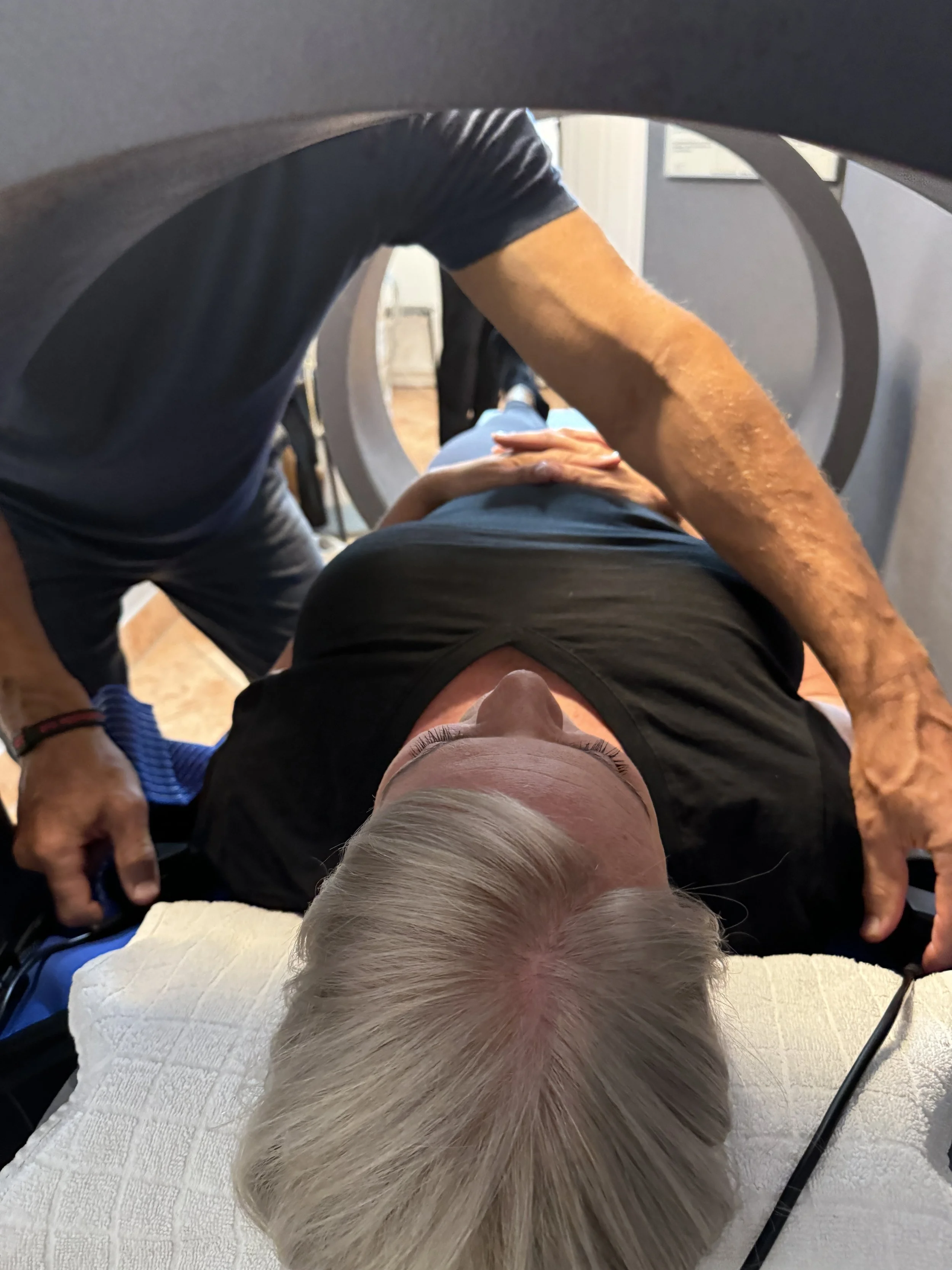 Behandling af klient med magnetterapi