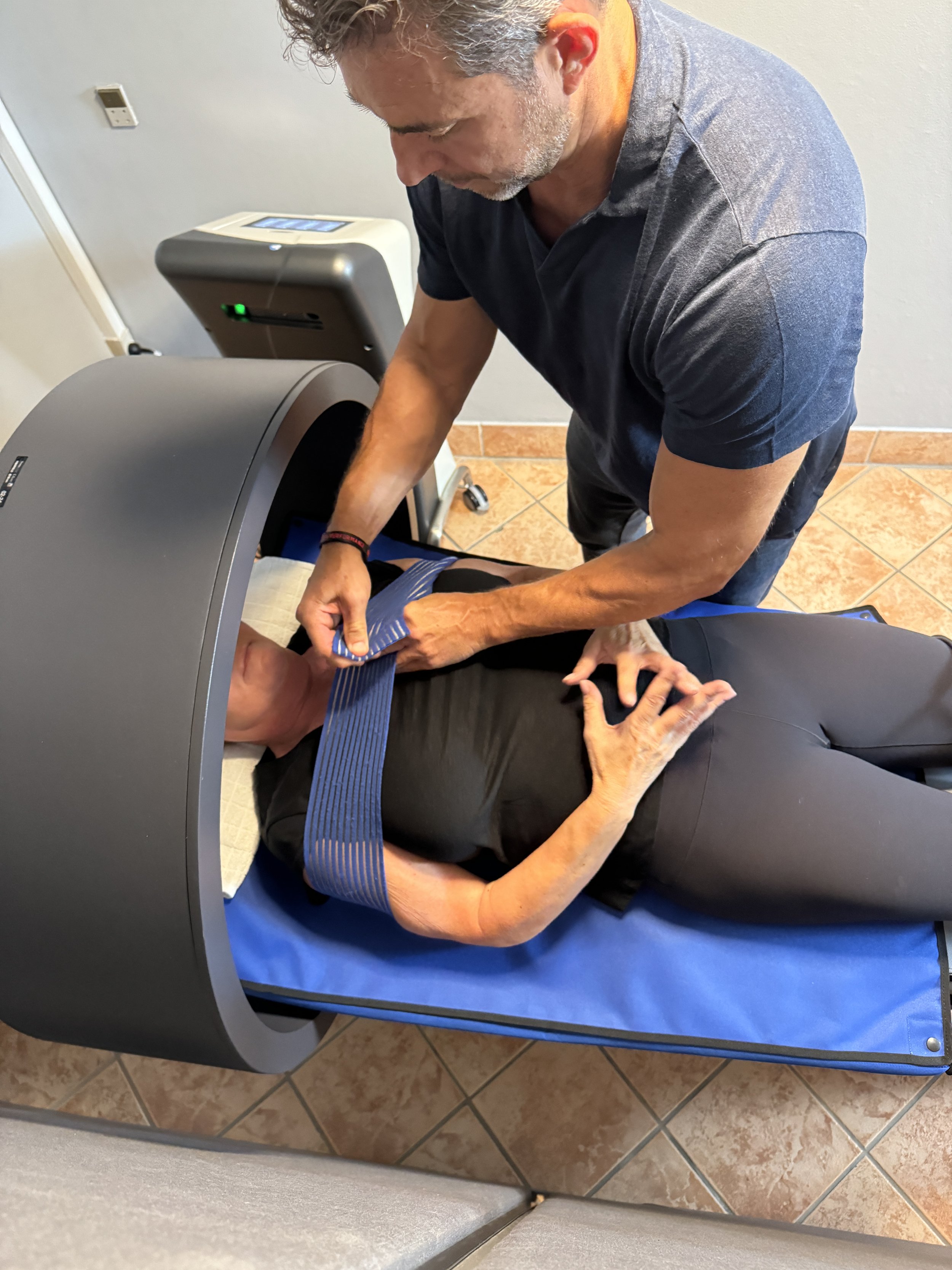 Behandling af klient med magnetterapi