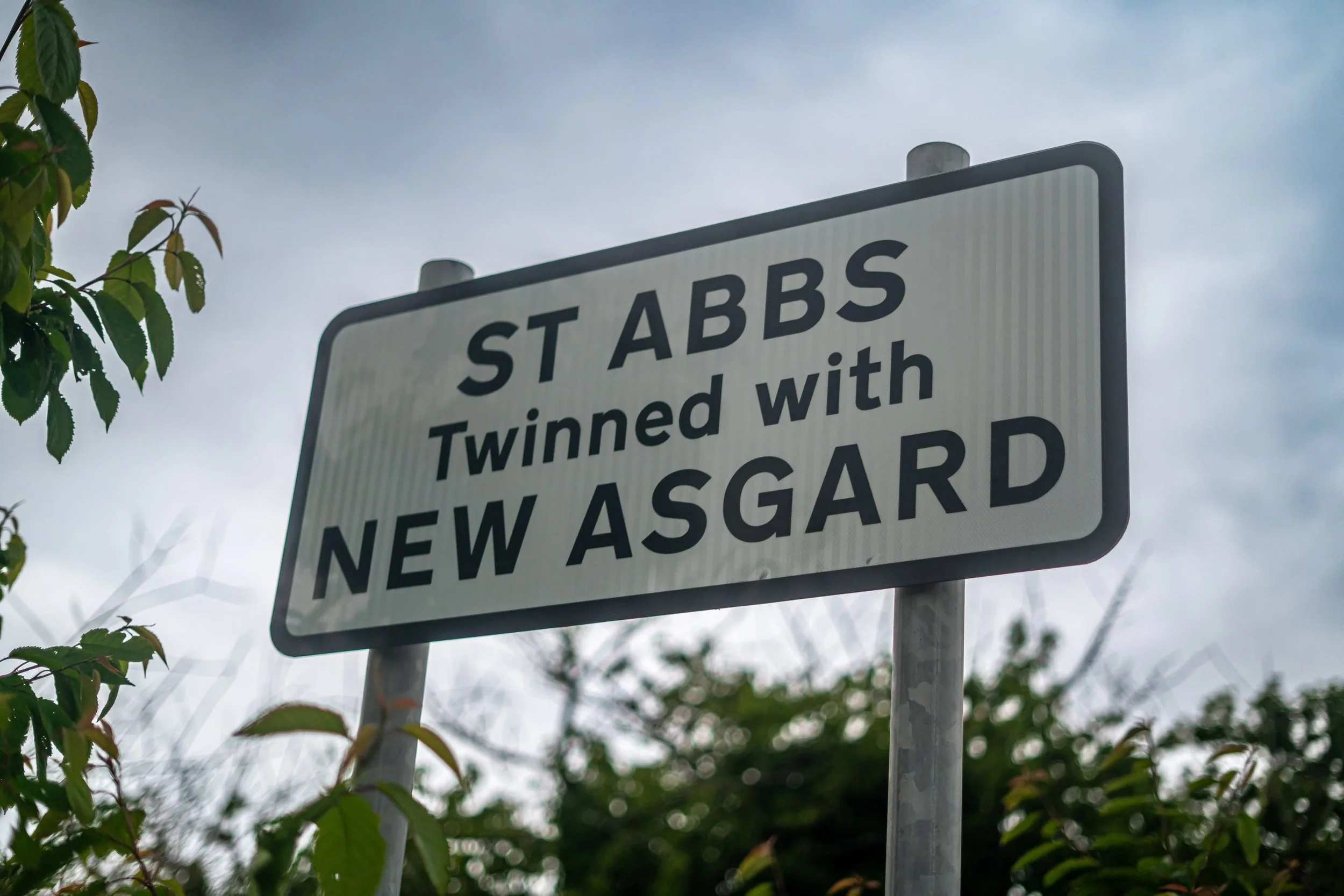 Two very different signs for St Abbs. The link with New Asgard because of the village on the coast having been the filming location for New Asgard in Avengers: Endgame. A fun little link for people visiting.

www.jdwphotography.net

#sonyalpha #visit