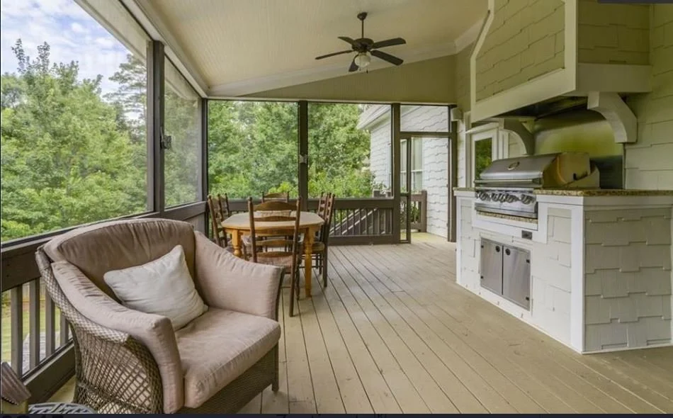 Screened Portch w_Kitchen.jpg