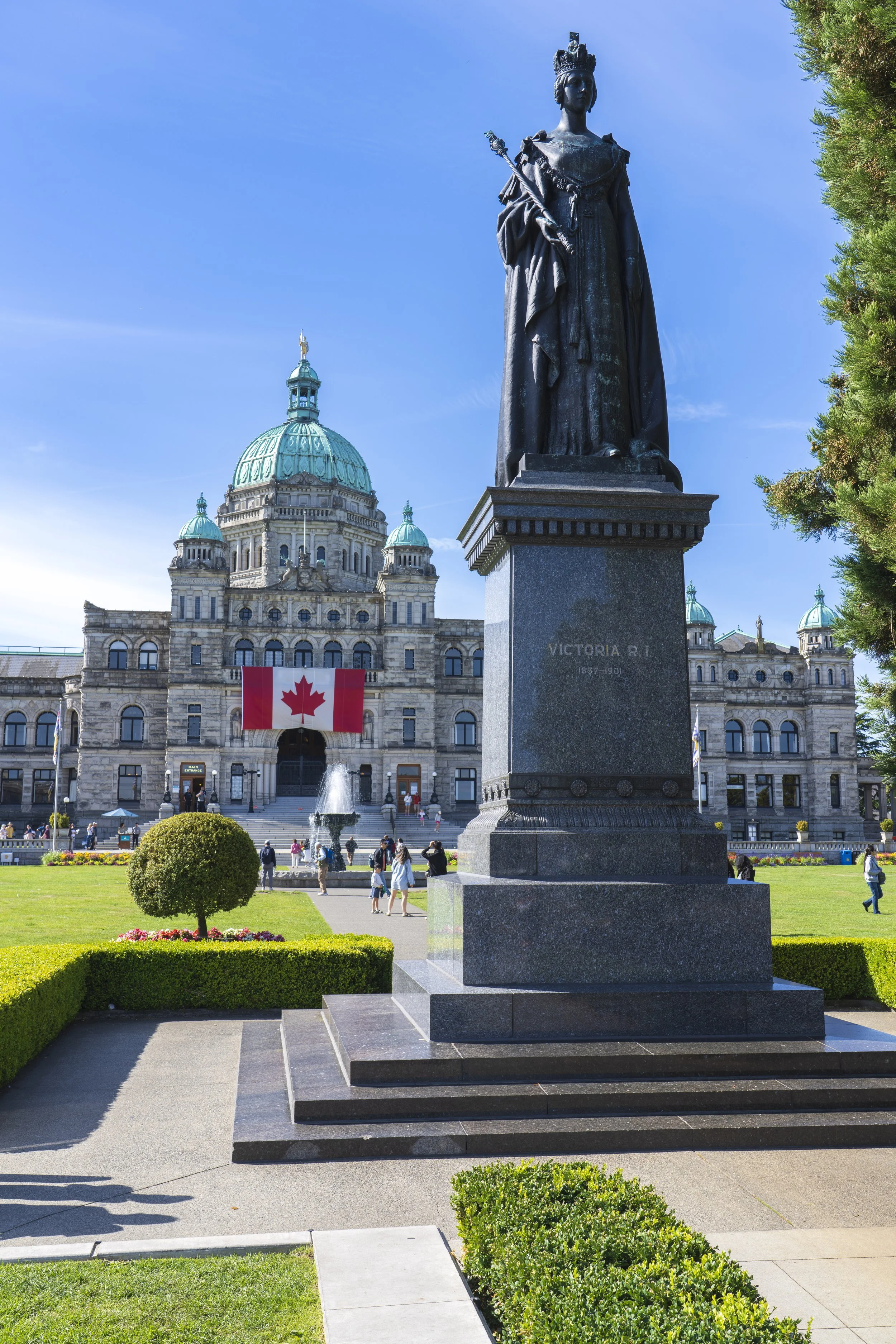Queen Victoria Statue c. 1914, Victoria